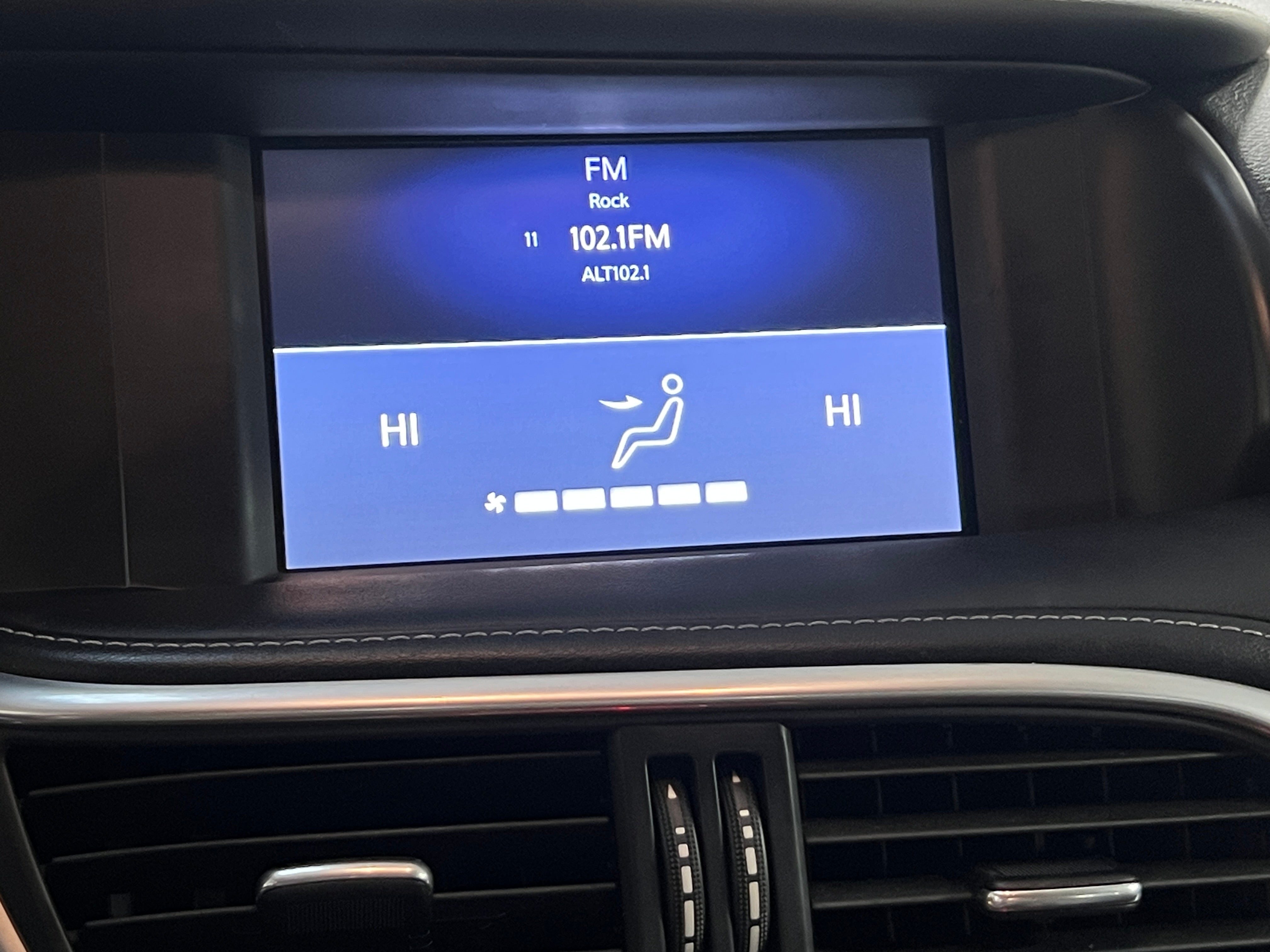 2018 INFINITI QX30 Luxury 3