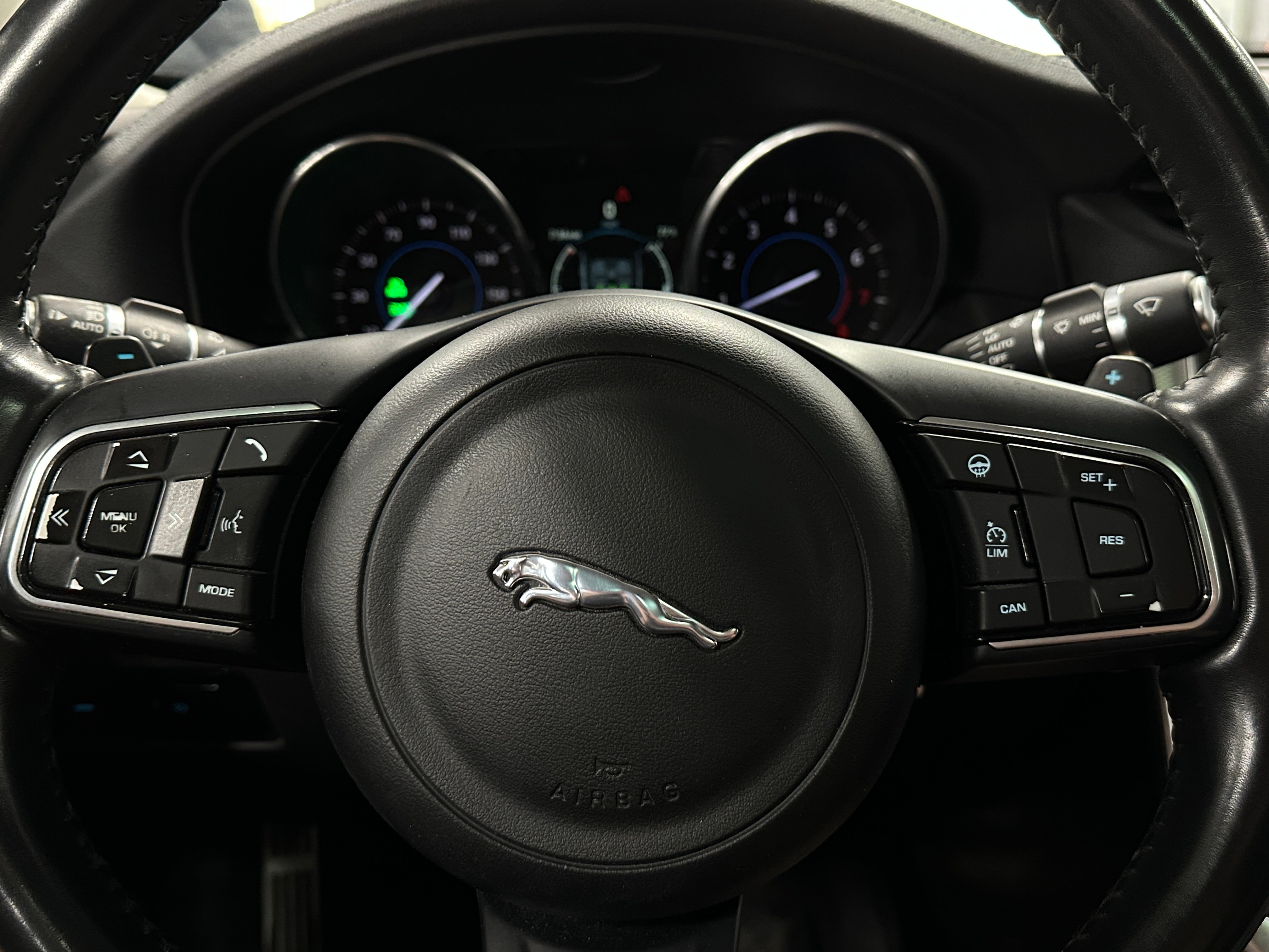 2016 Jaguar XF Prestige 4