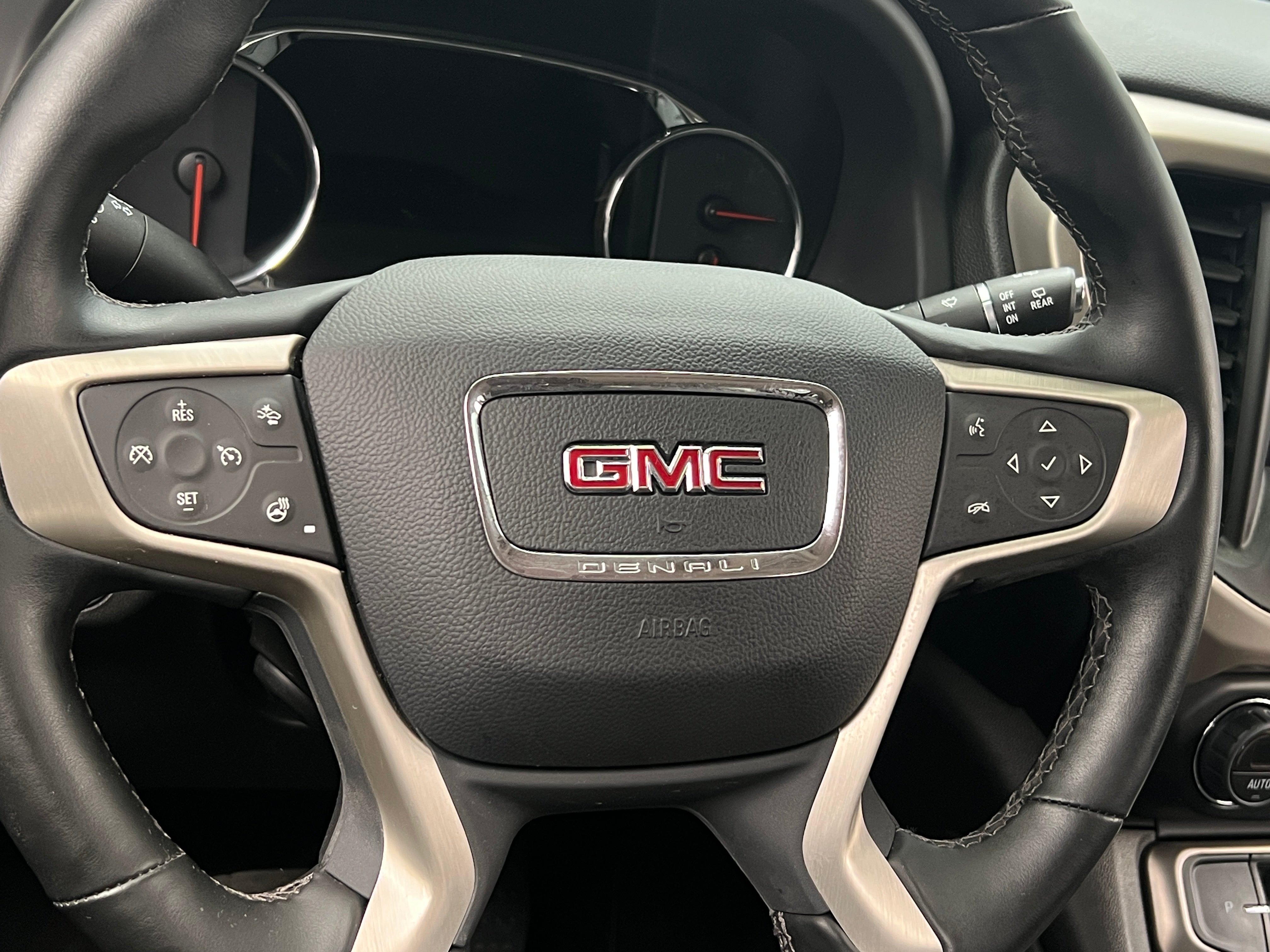 2023 GMC Acadia Denali 4