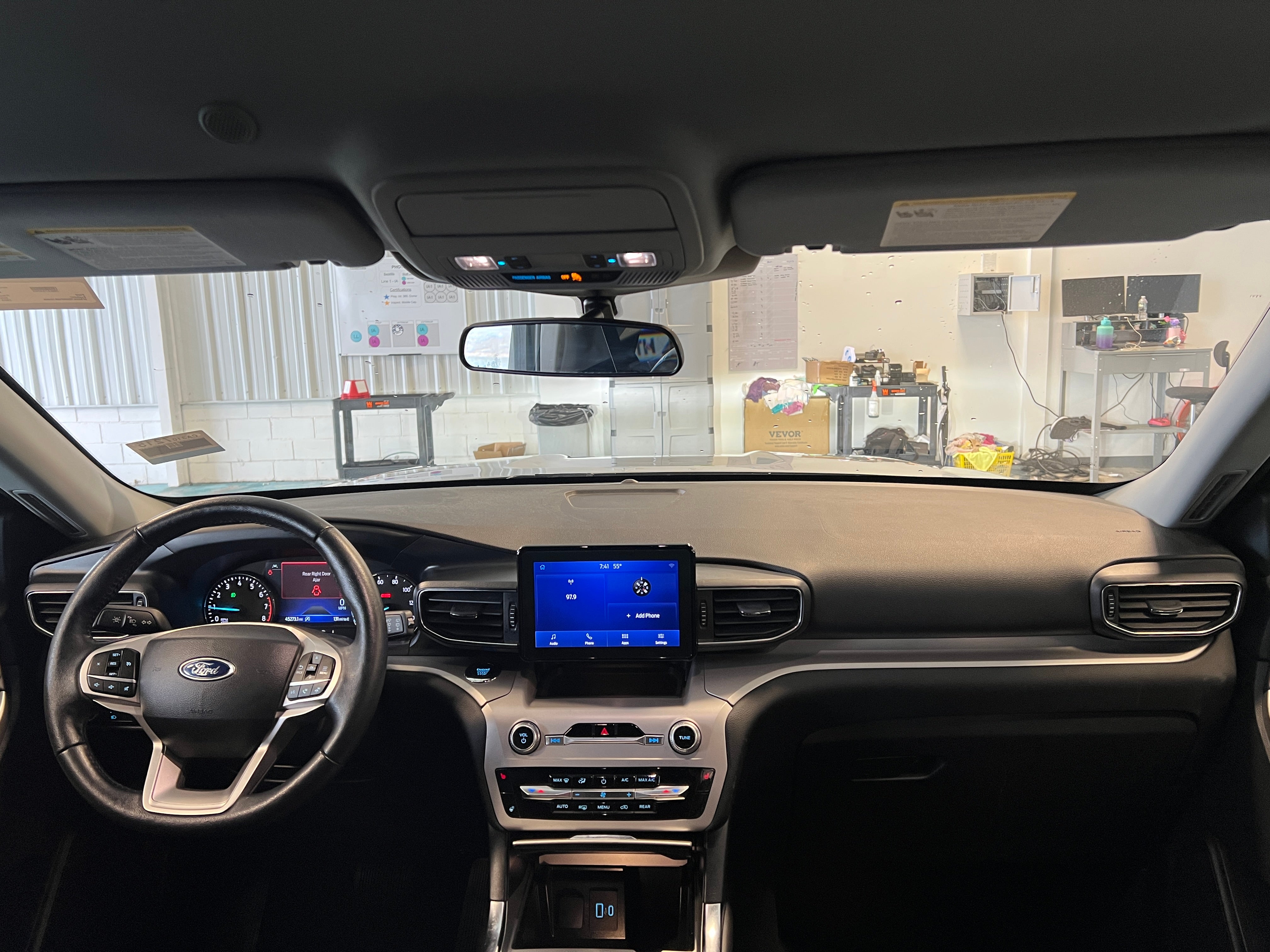 2023 Ford Explorer XLT 2