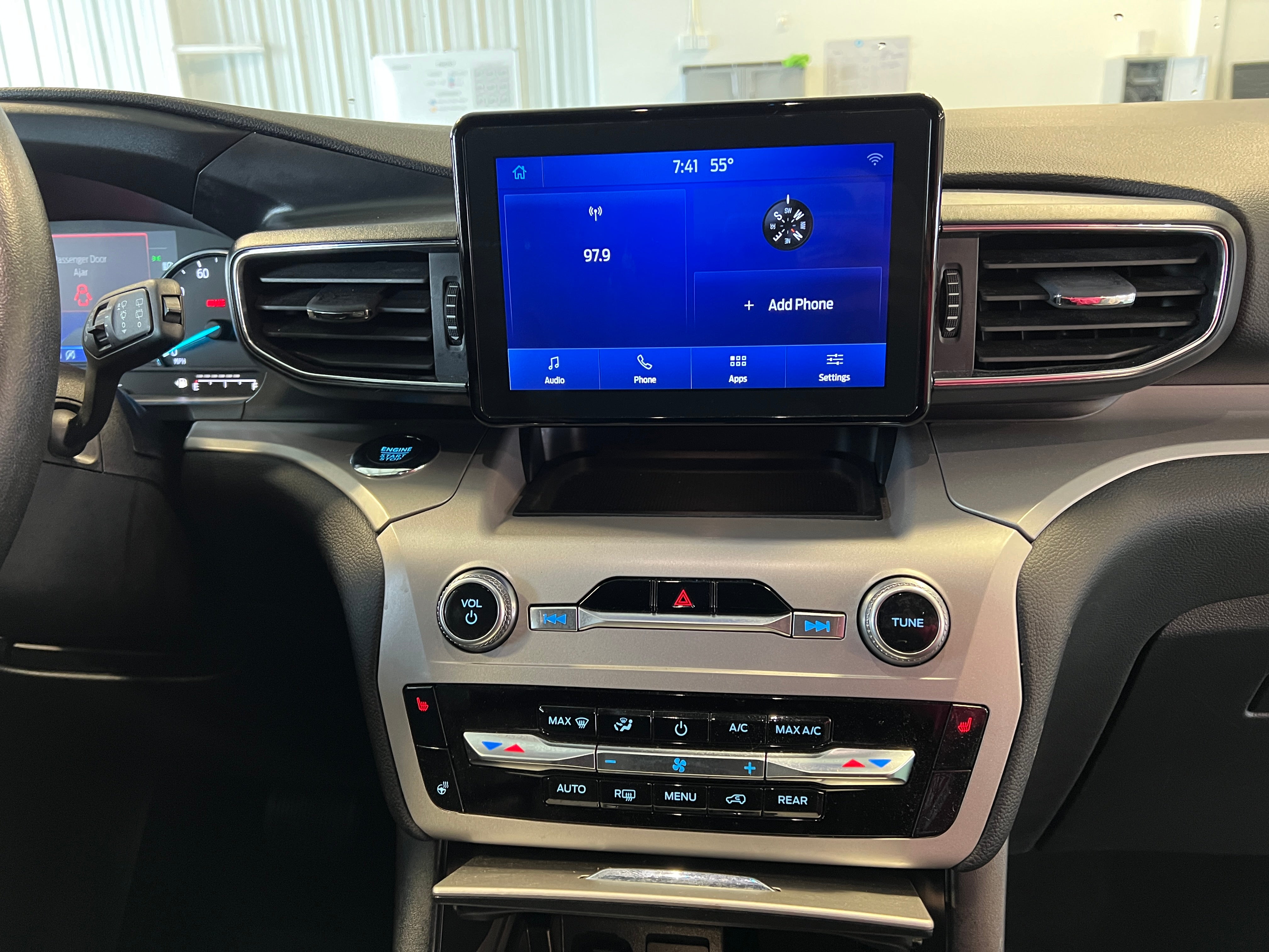2023 Ford Explorer XLT 3