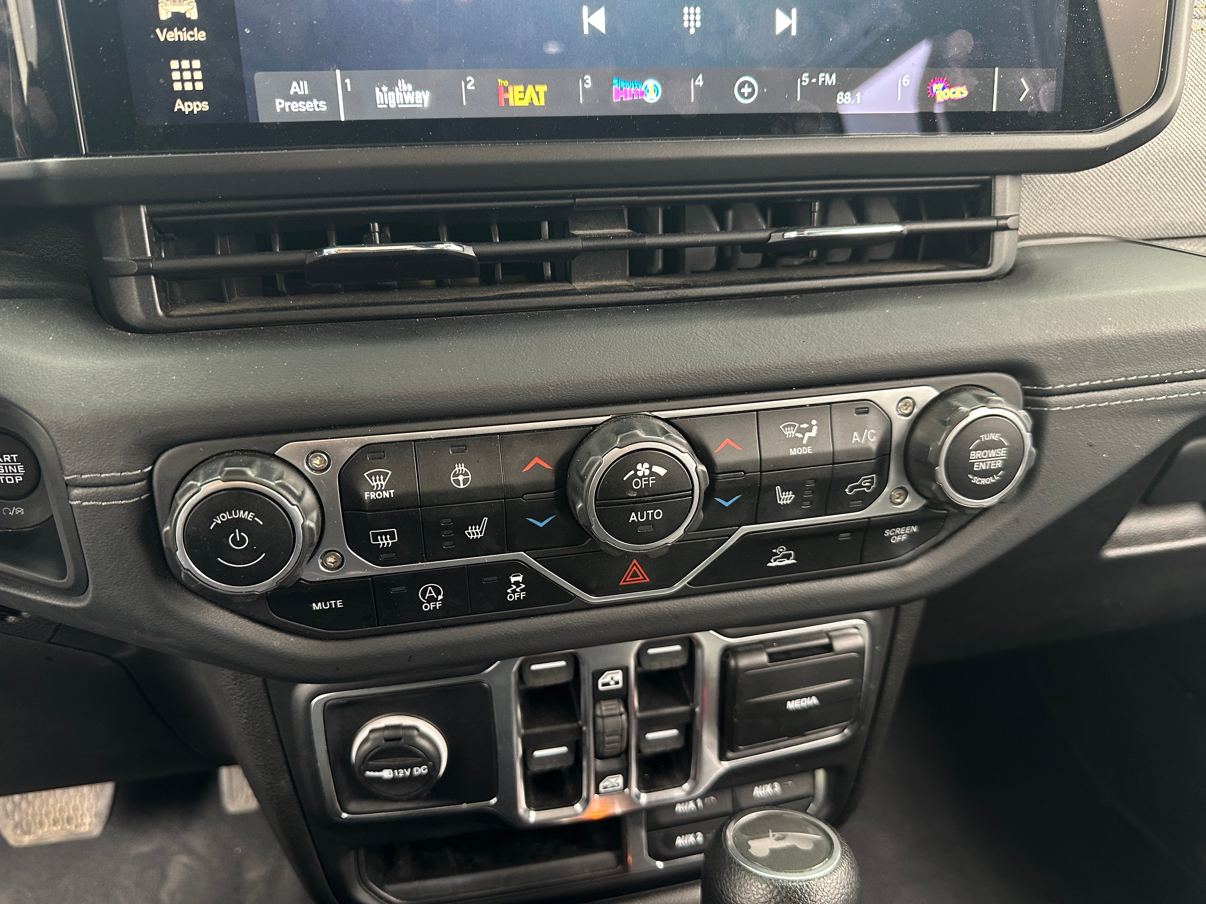 2024 Jeep Wrangler Sahara 4