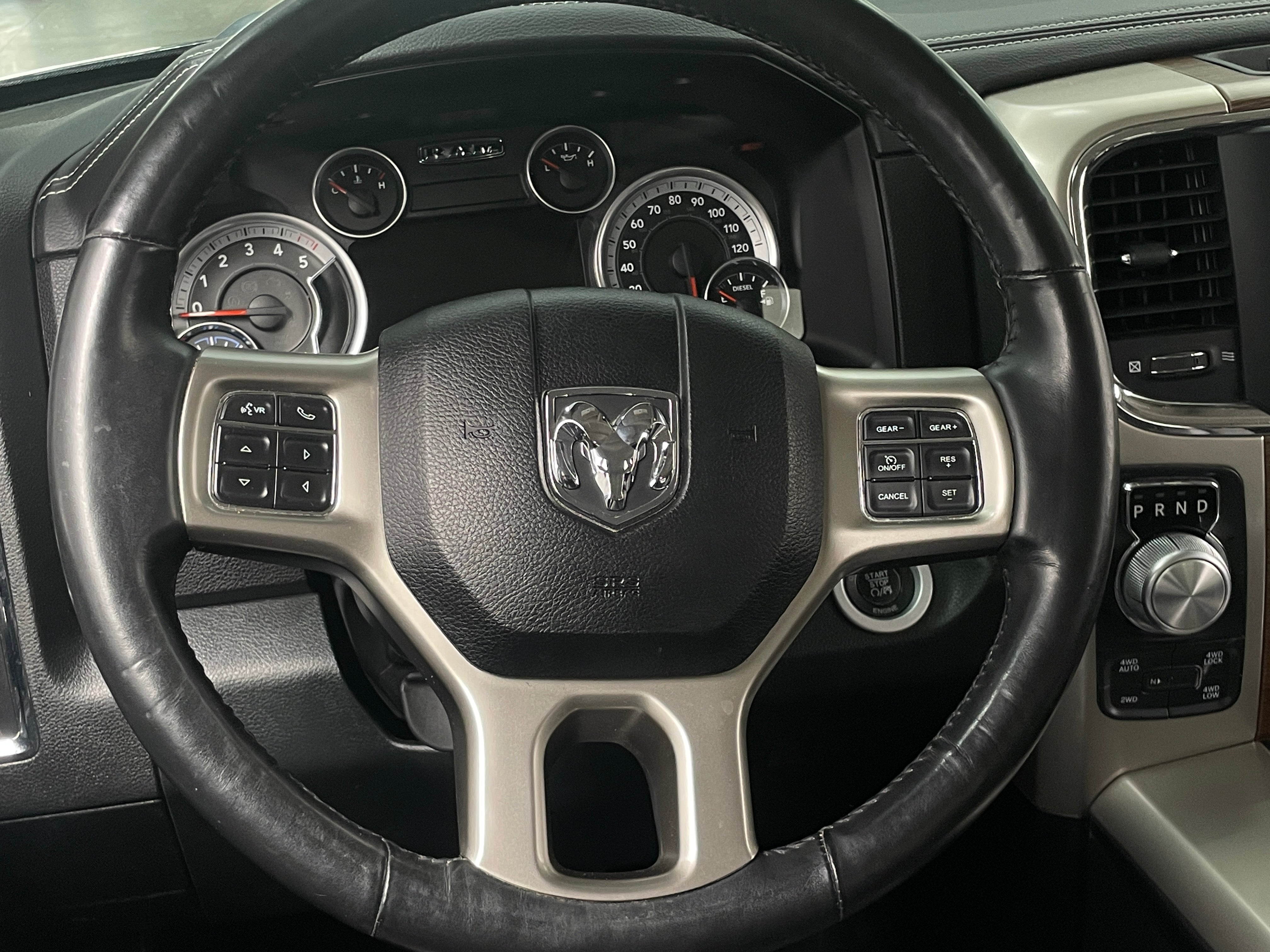 2015 RAM 1500 Laramie 4
