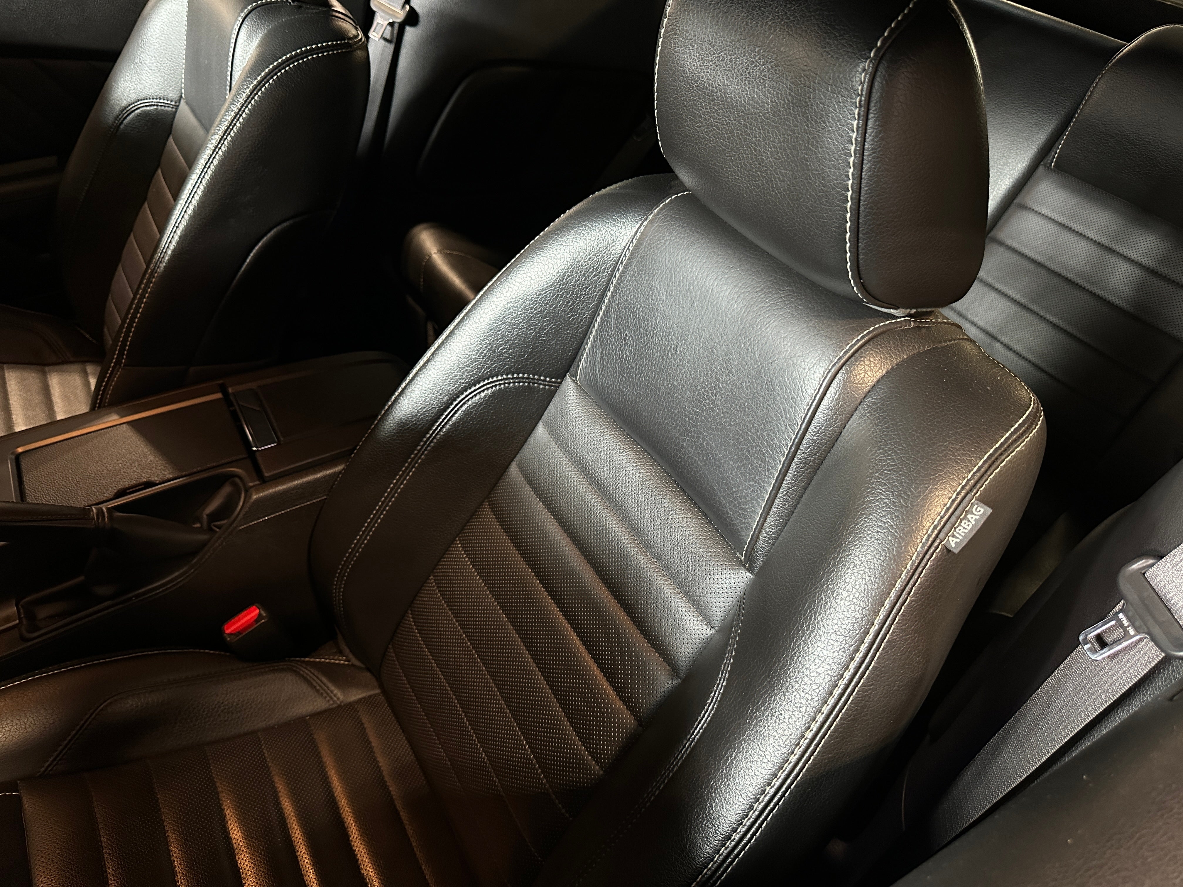 2010 Ford Mustang GT Premium 2