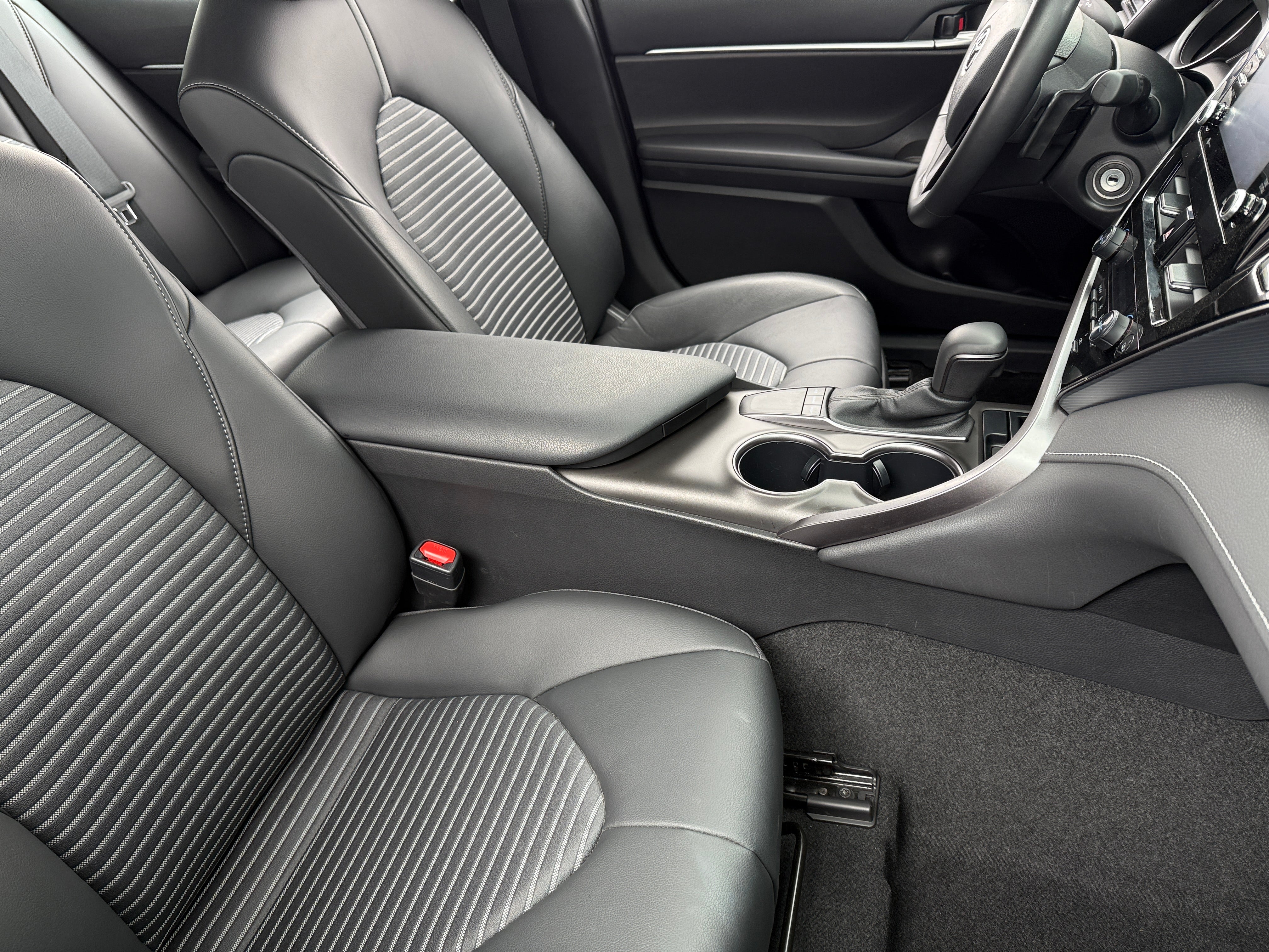 2023 Toyota Camry SE 2
