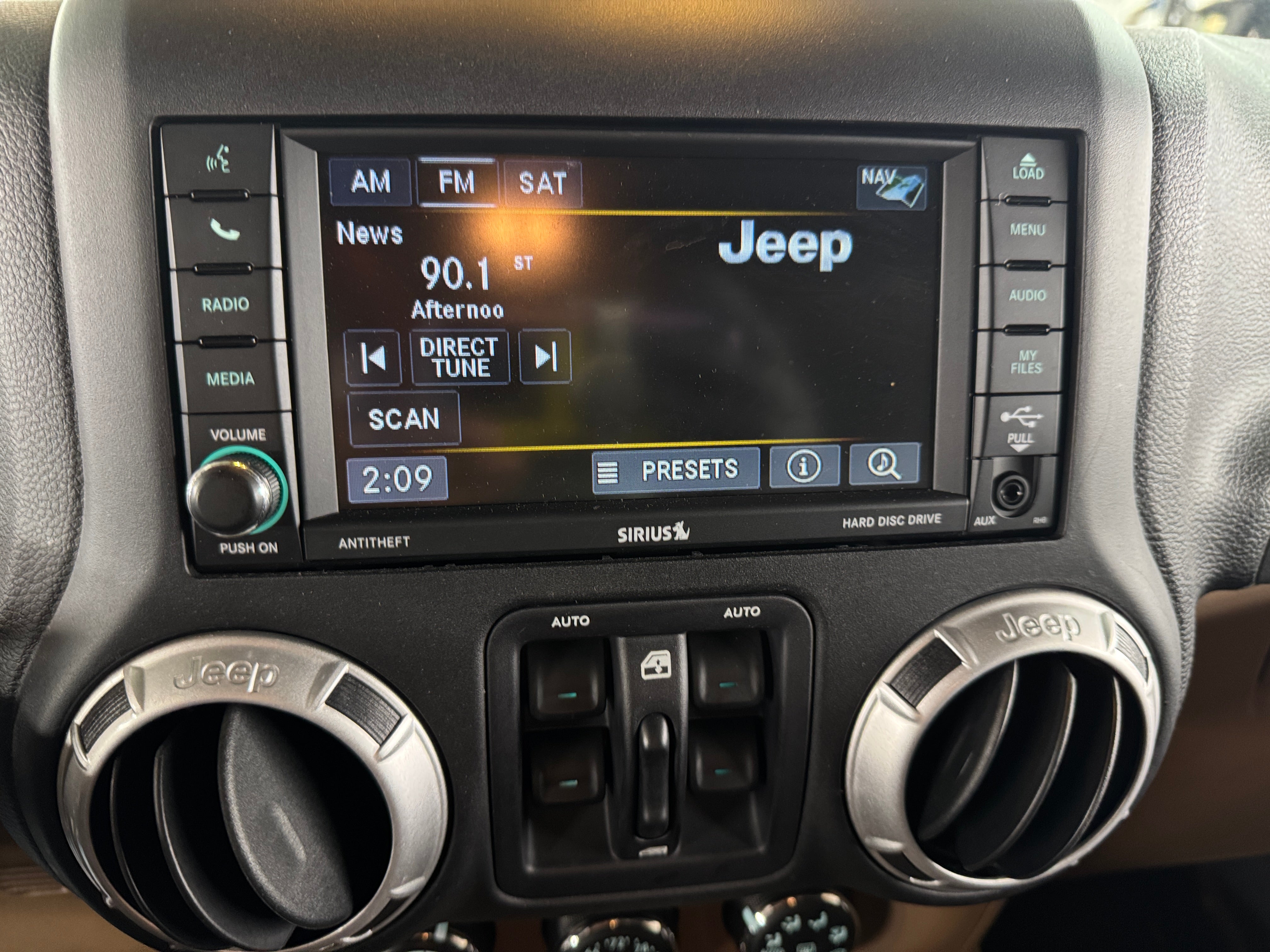2015 Jeep Wrangler Unlimited Sahara 3