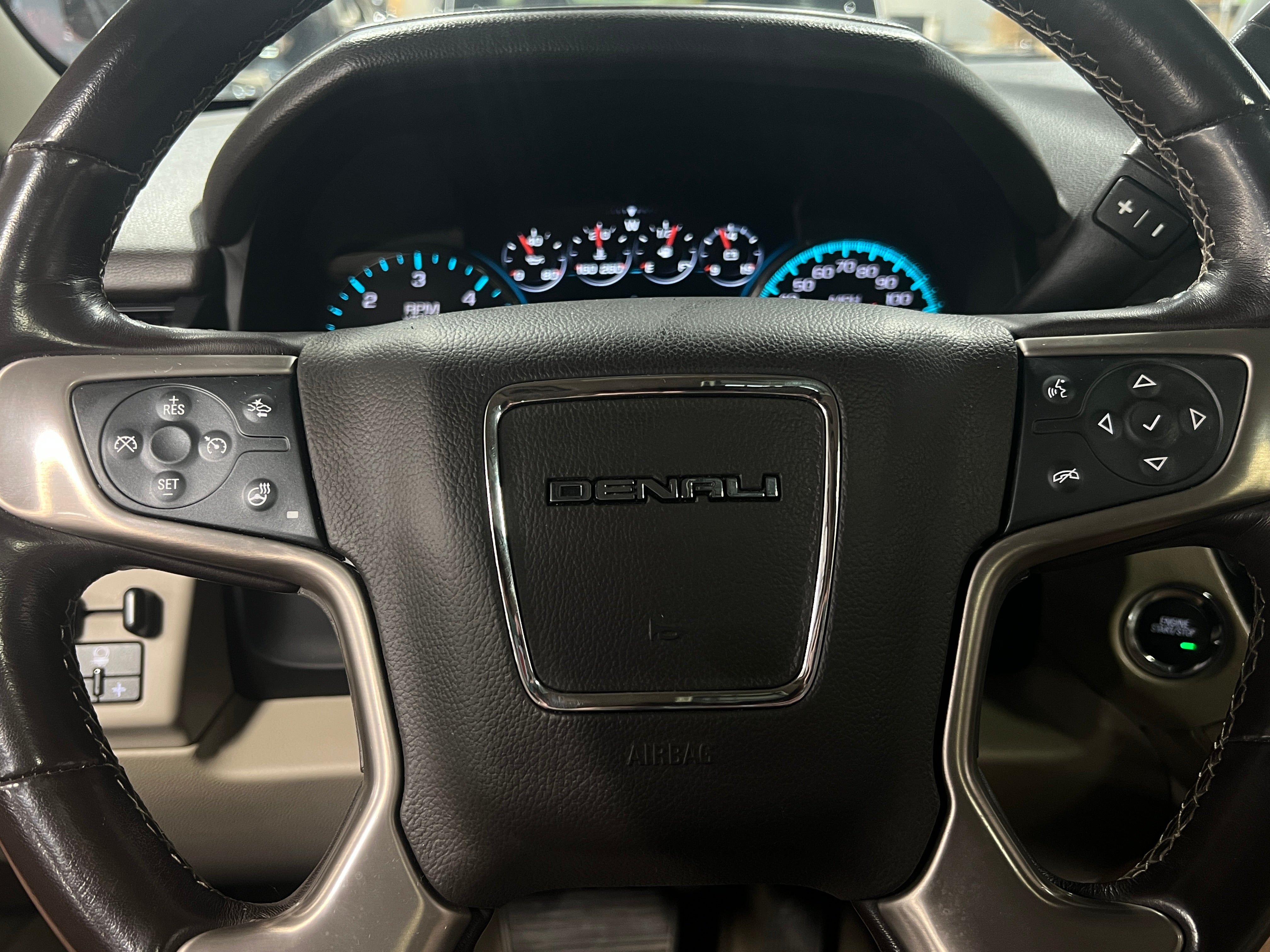 2019 GMC Yukon XL Denali 4