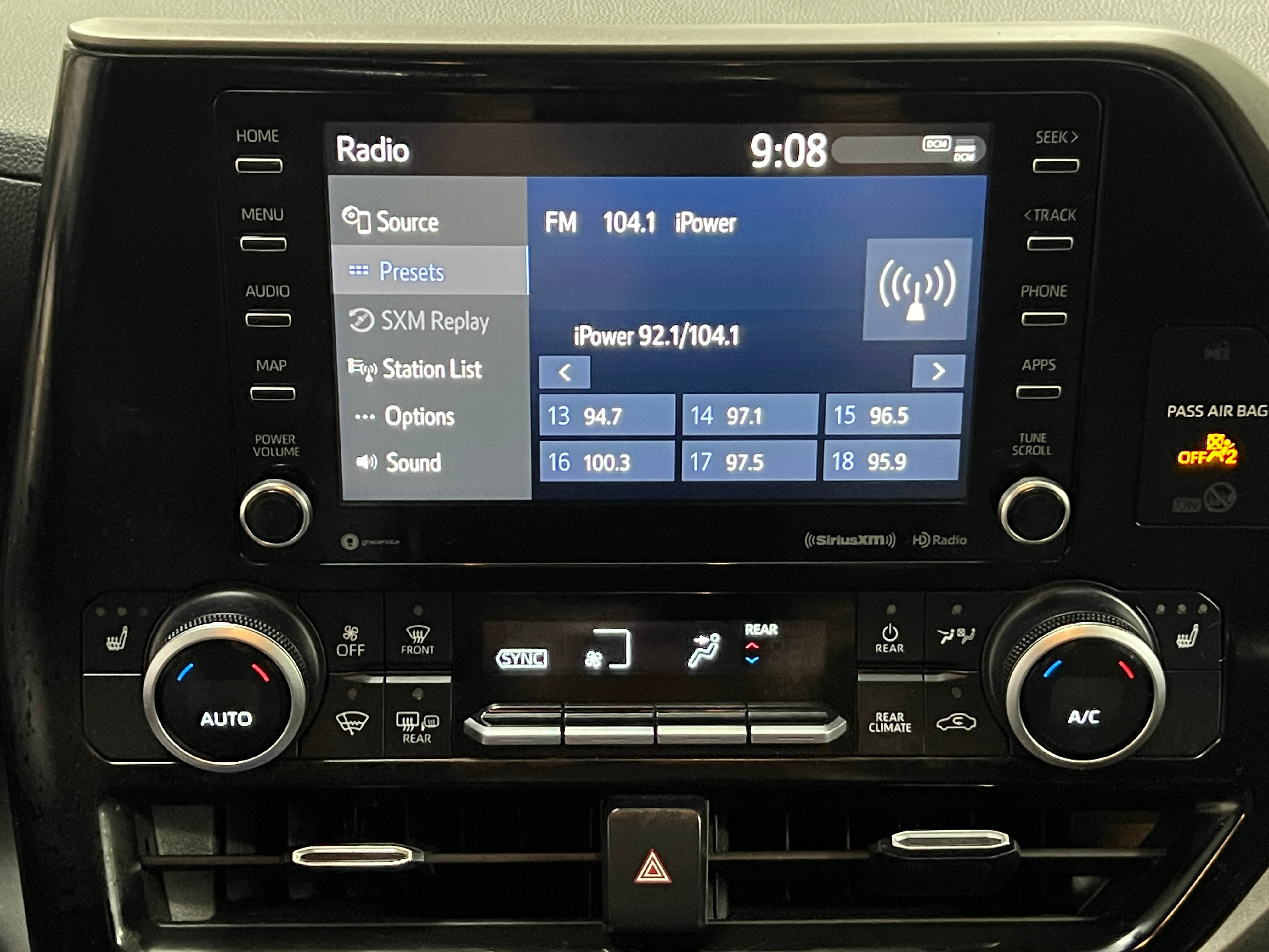 2021 Toyota Highlander XLE 3