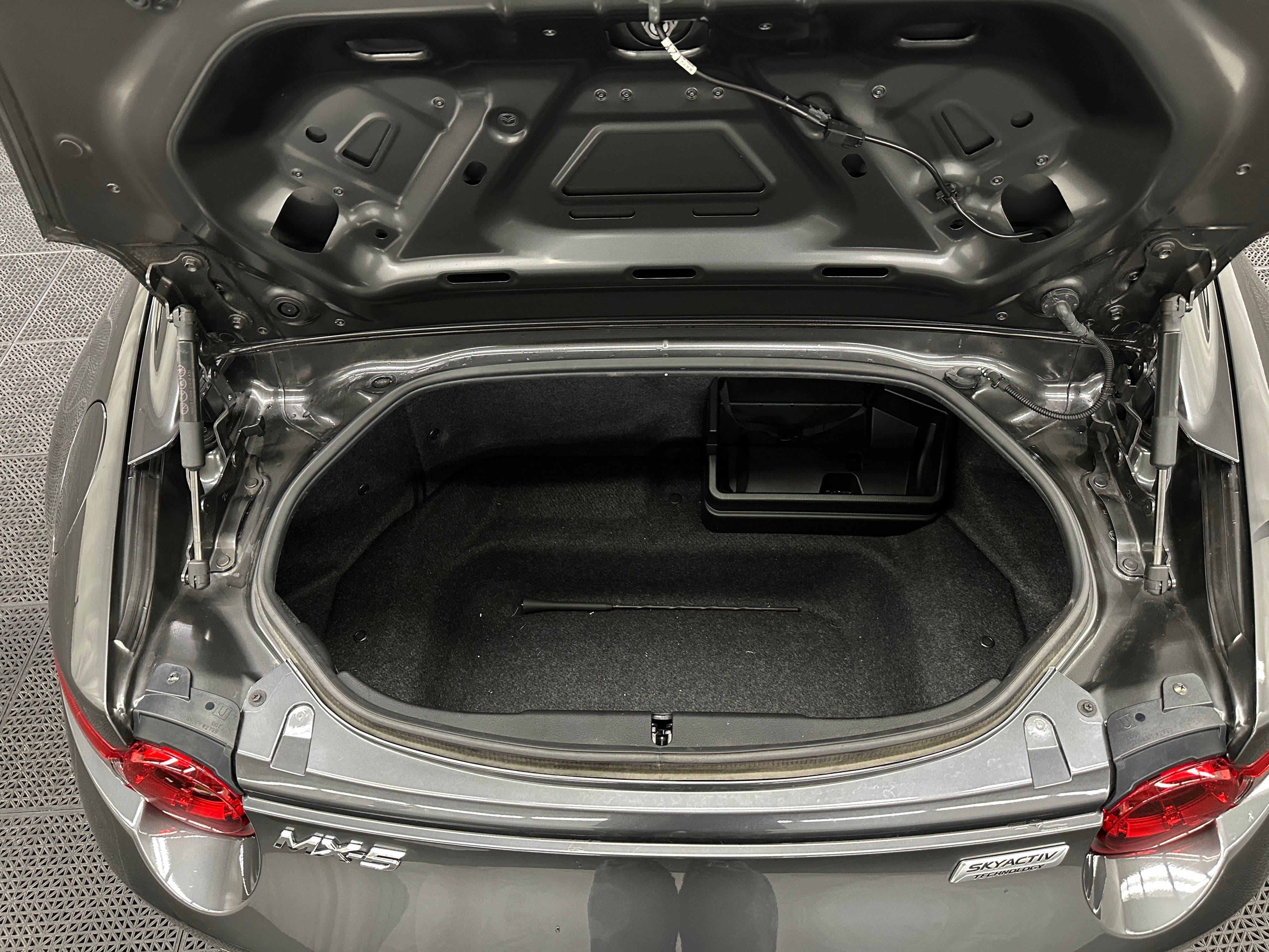 2017 Mazda MX-5 Miata Launch Edition 5