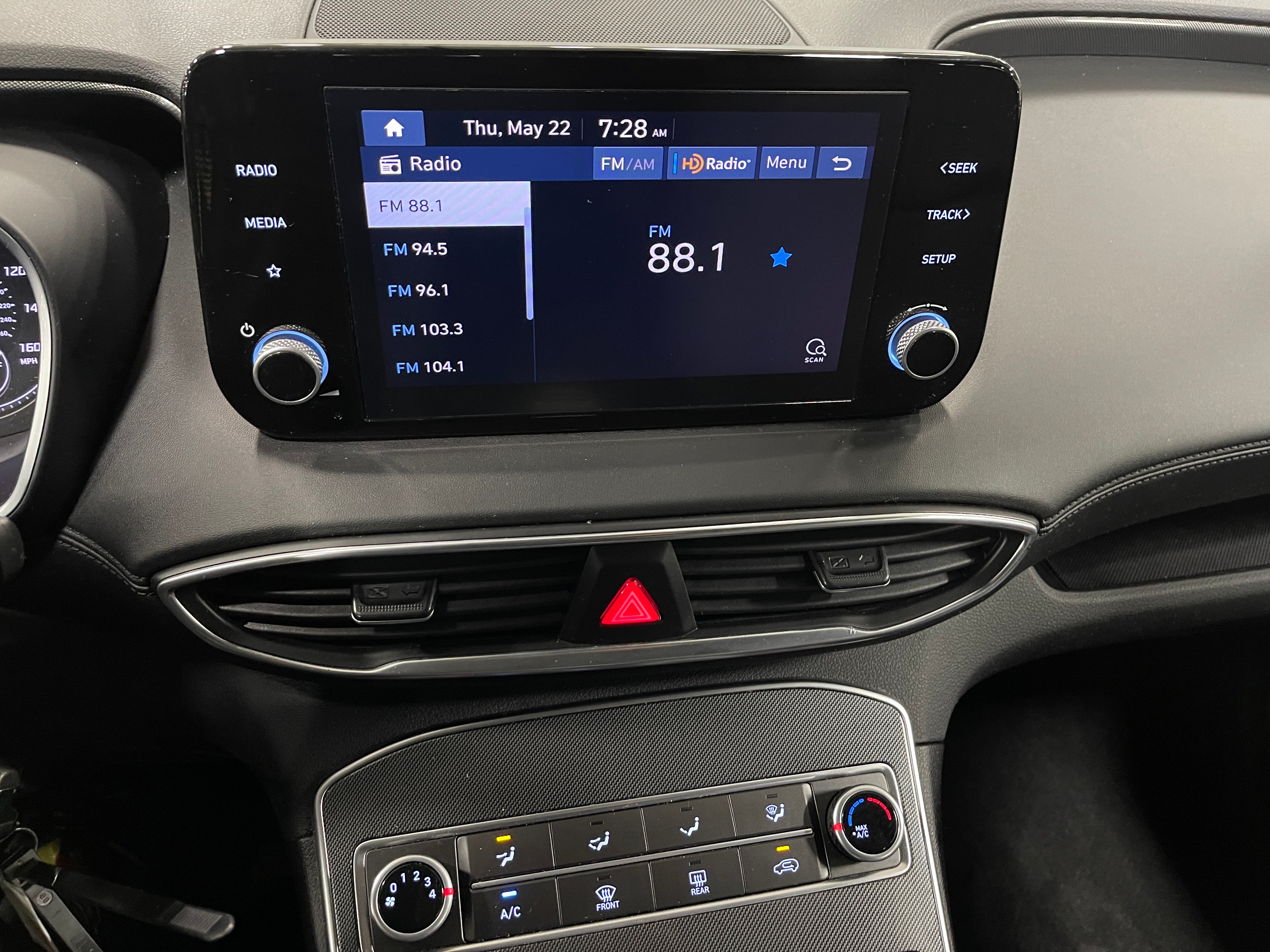 2021 Hyundai Santa Fe SE 4