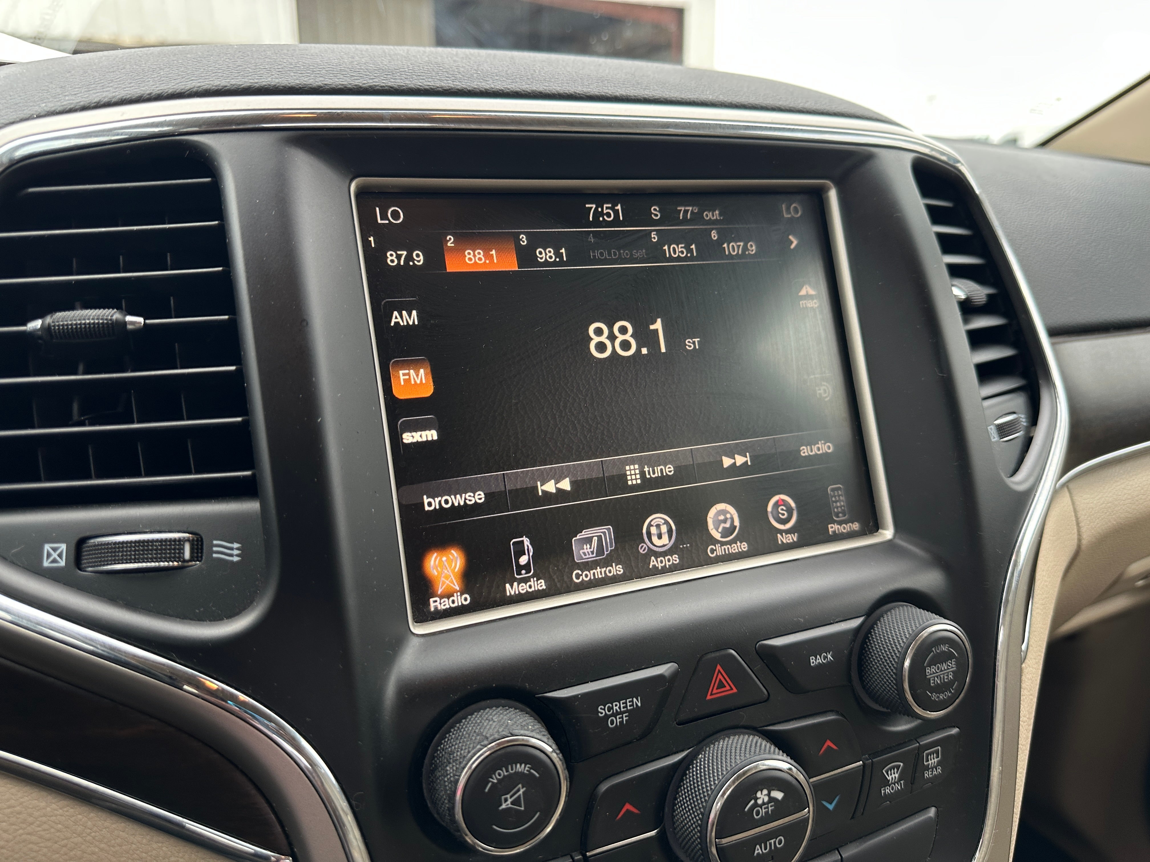 2015 Jeep Grand Cherokee Limited Edition 3