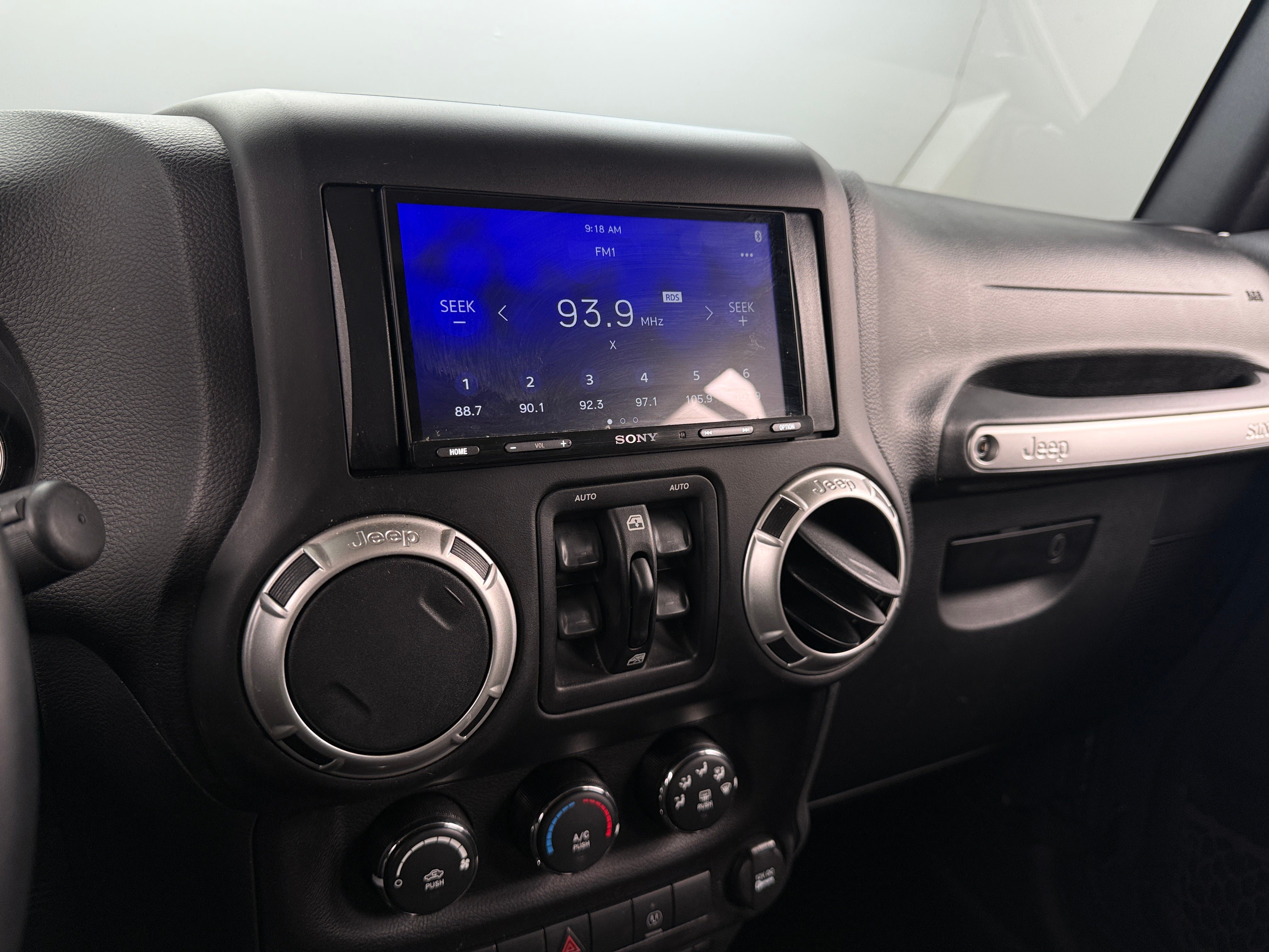 2016 Jeep Wrangler Unlimited Sahara 4