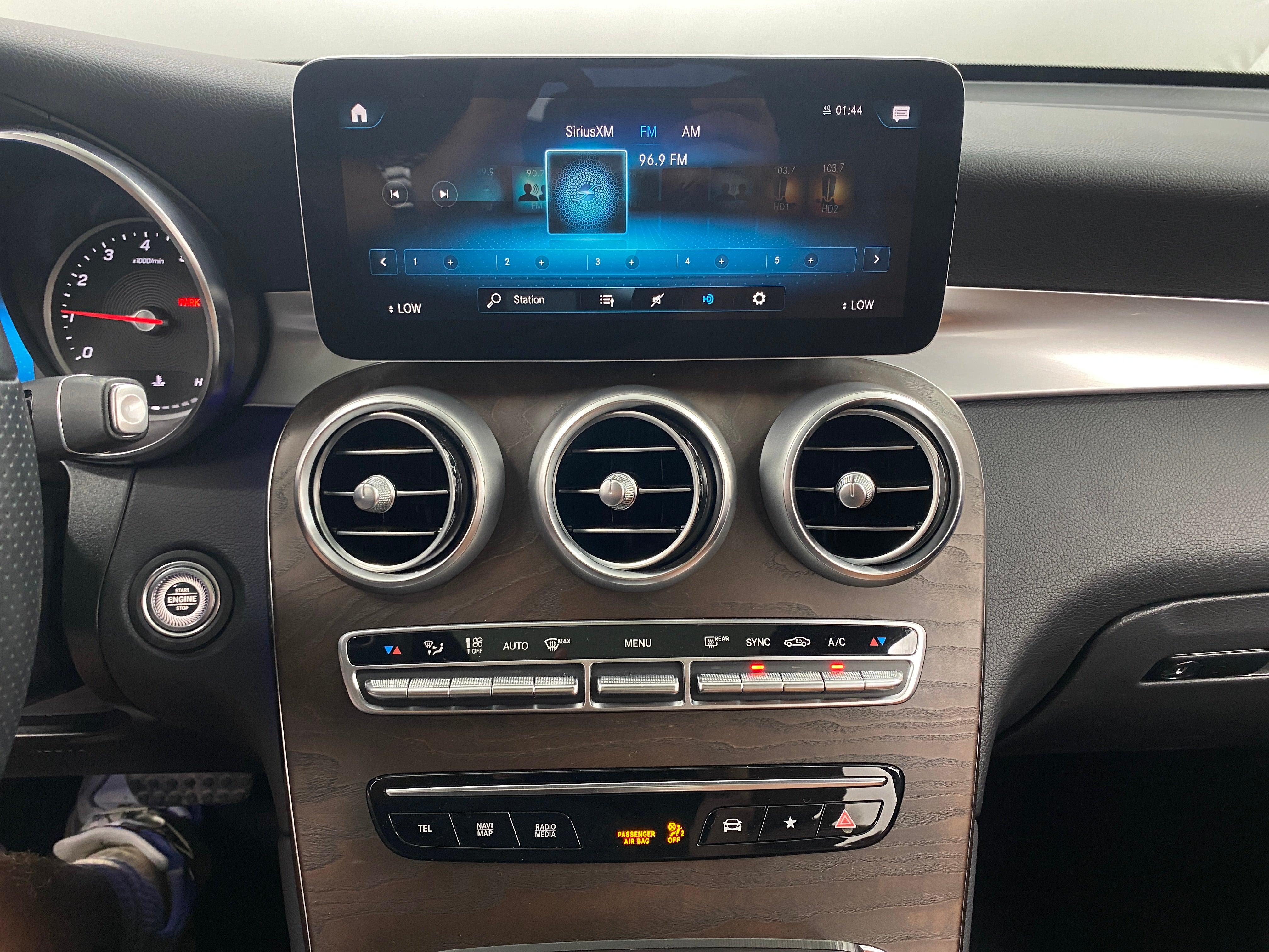 2021 Mercedes-Benz GLC 300 3