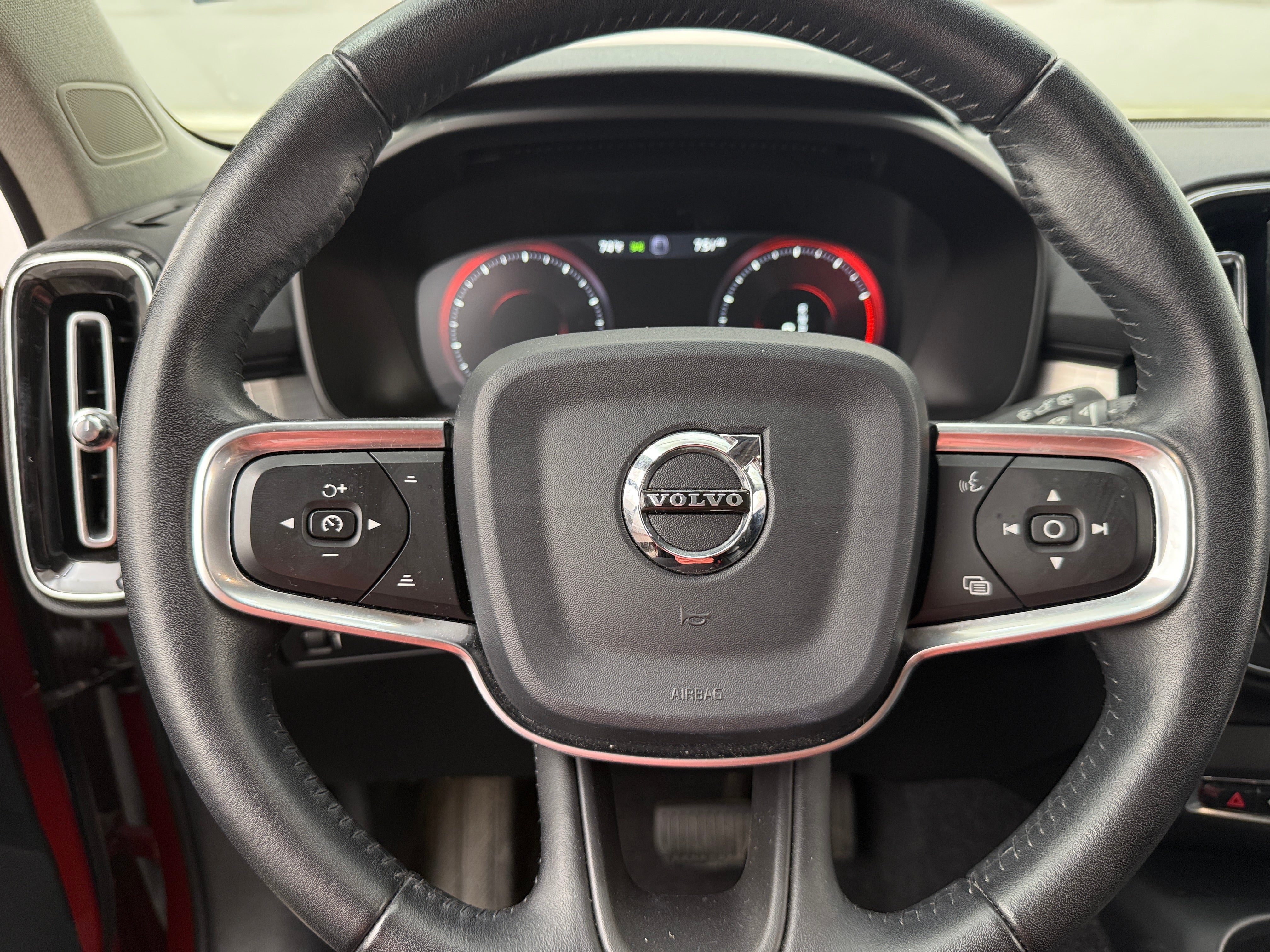 2019 Volvo XC40 T5 Momentum 4