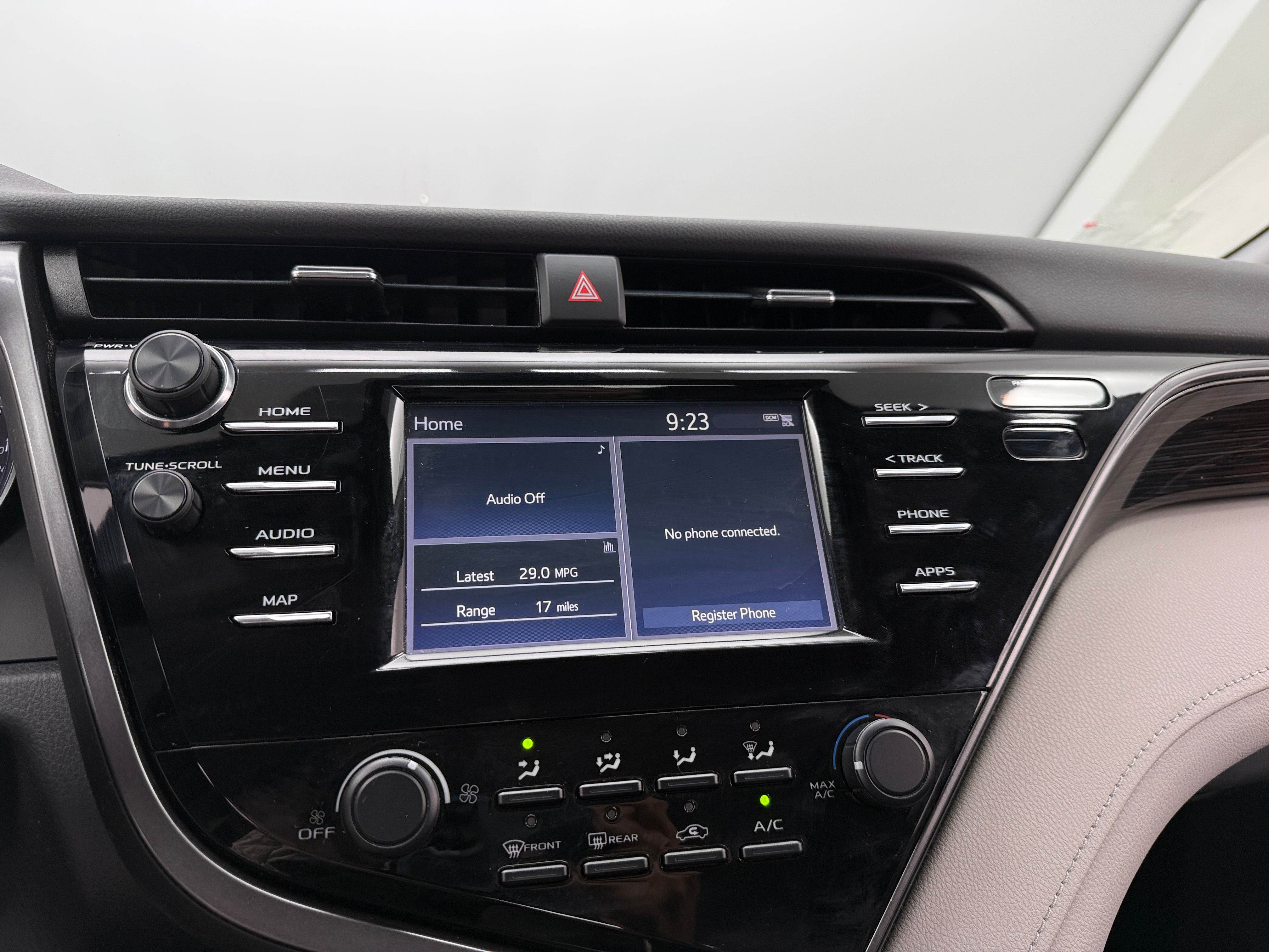 2019 Toyota Camry LE 4