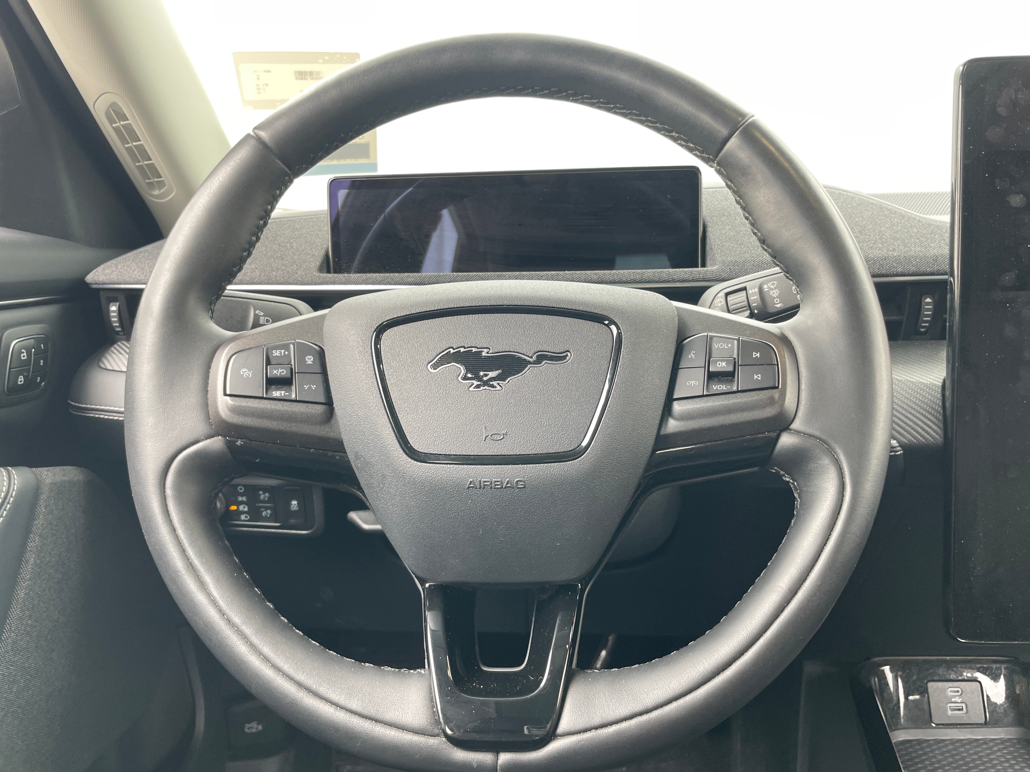 2022 Ford Mustang Mach-E Premium 4