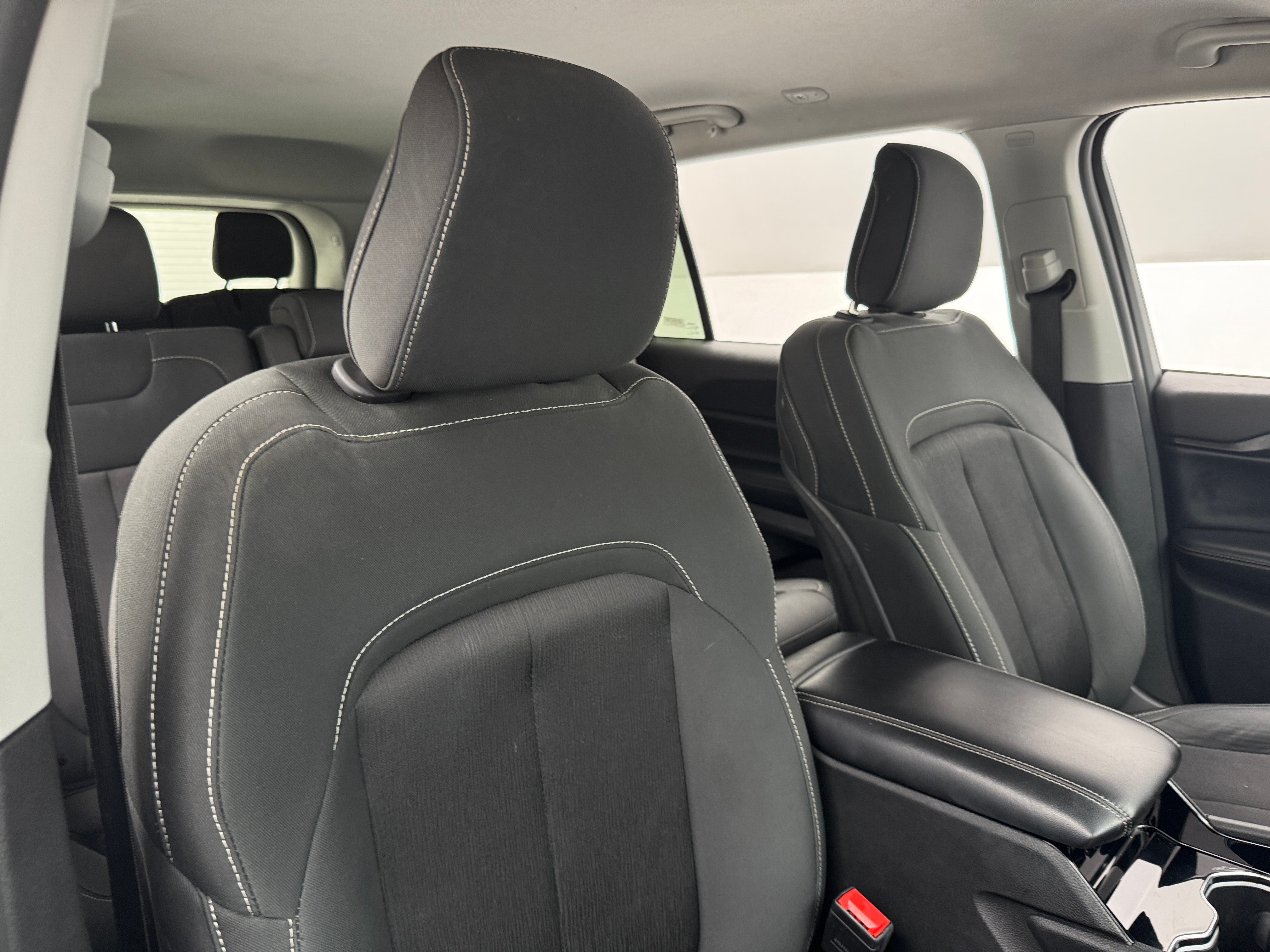 2023 Jeep Grand Cherokee L Laredo 2