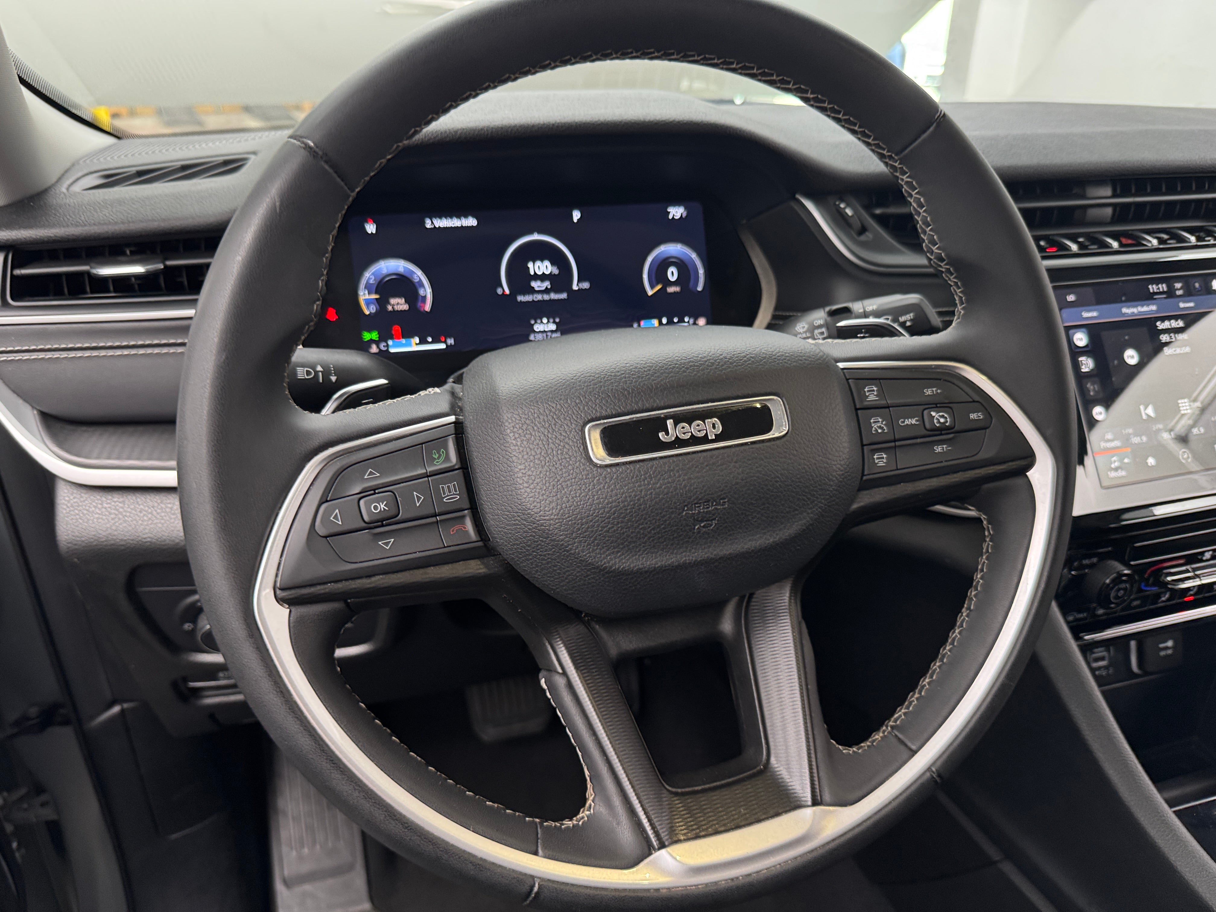 2023 Jeep Grand Cherokee L Laredo 5