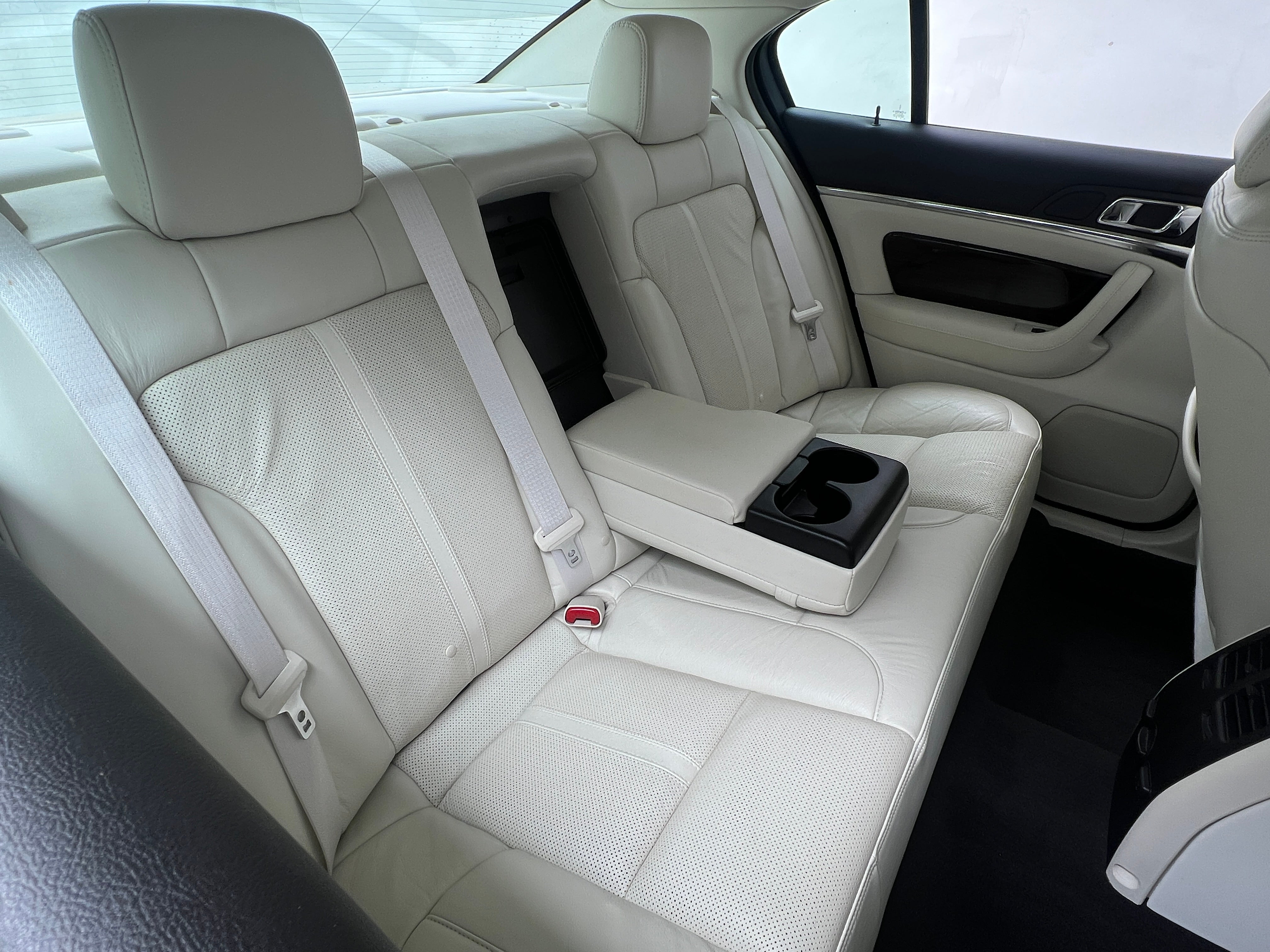 2010 Lincoln MKS  5