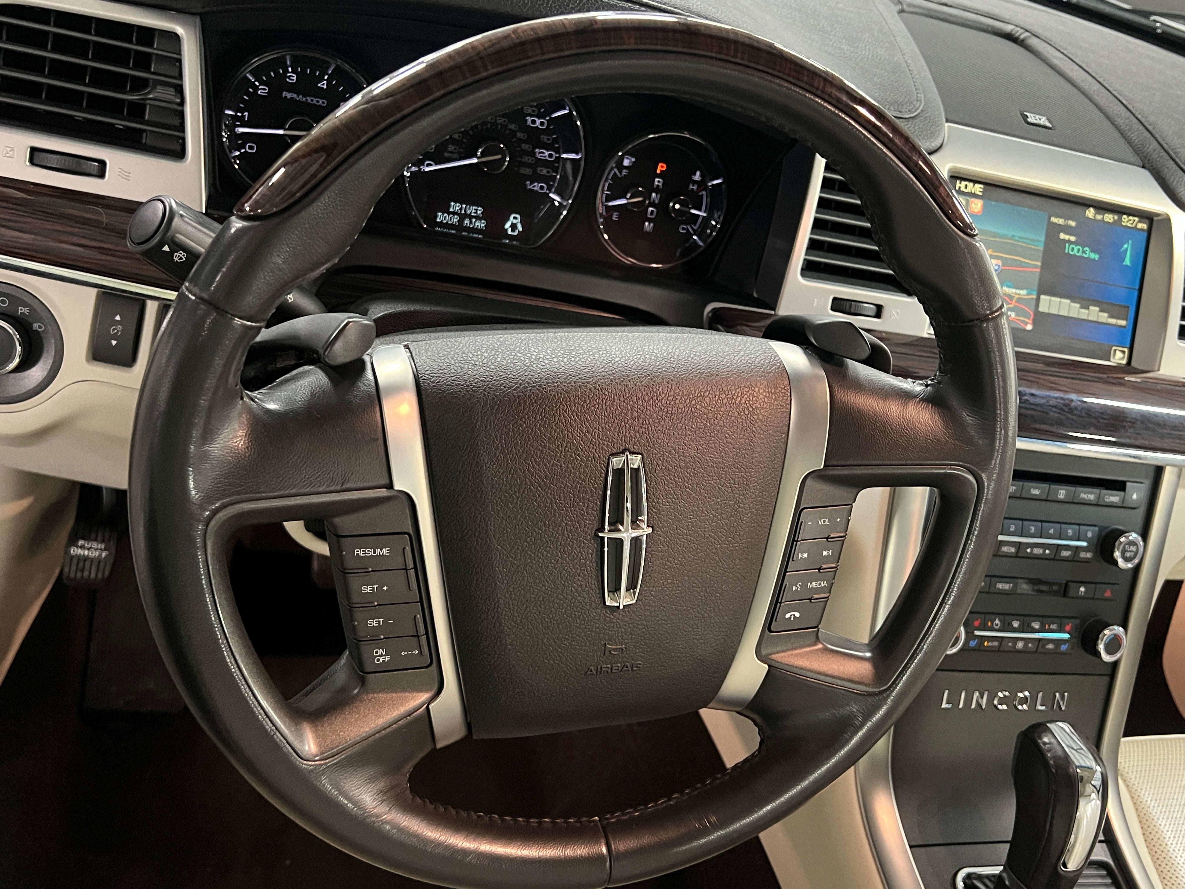 2010 Lincoln MKS  4