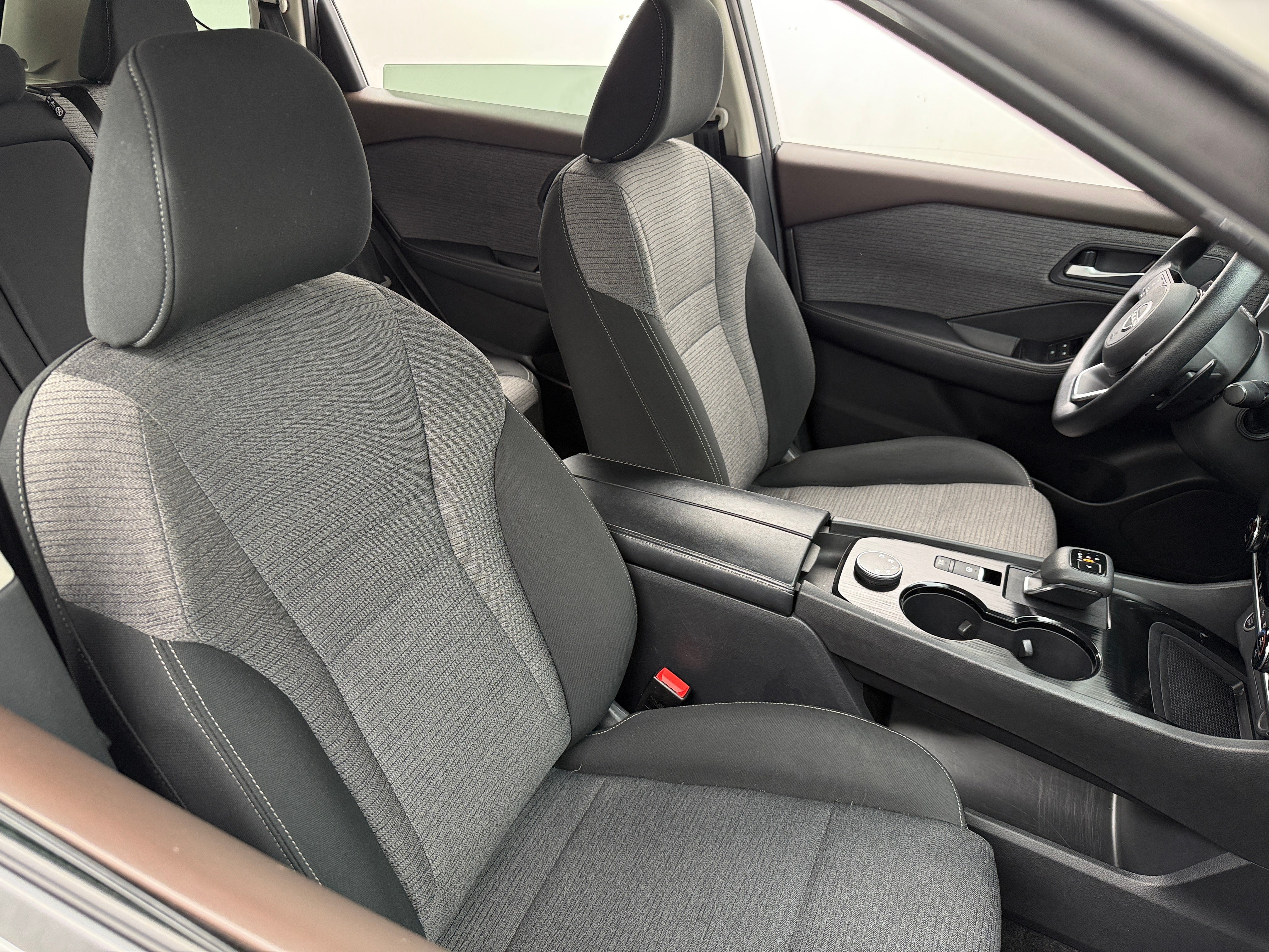 2023 Nissan Rogue SV 2