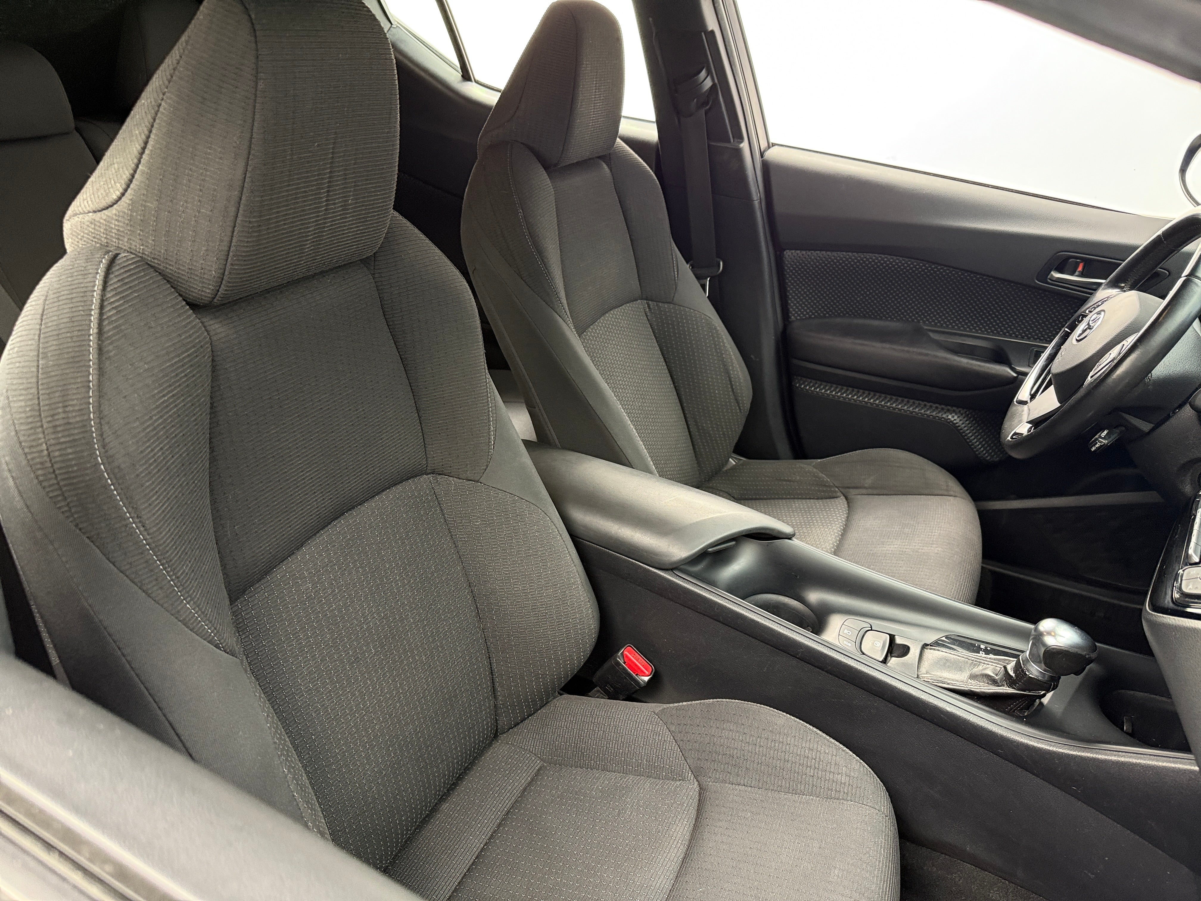 2018 Toyota C-HR XLE 2