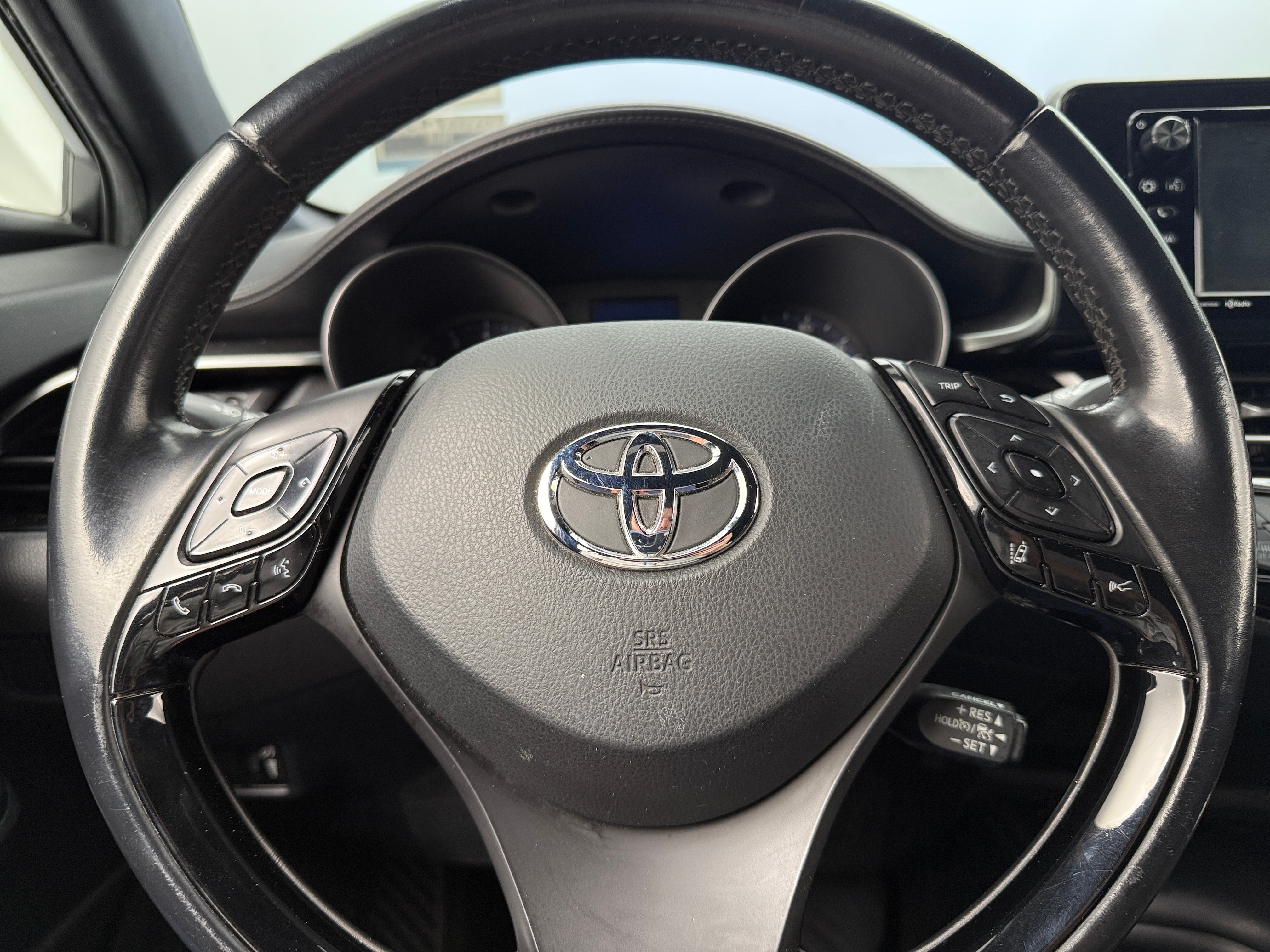 2018 Toyota C-HR XLE 5