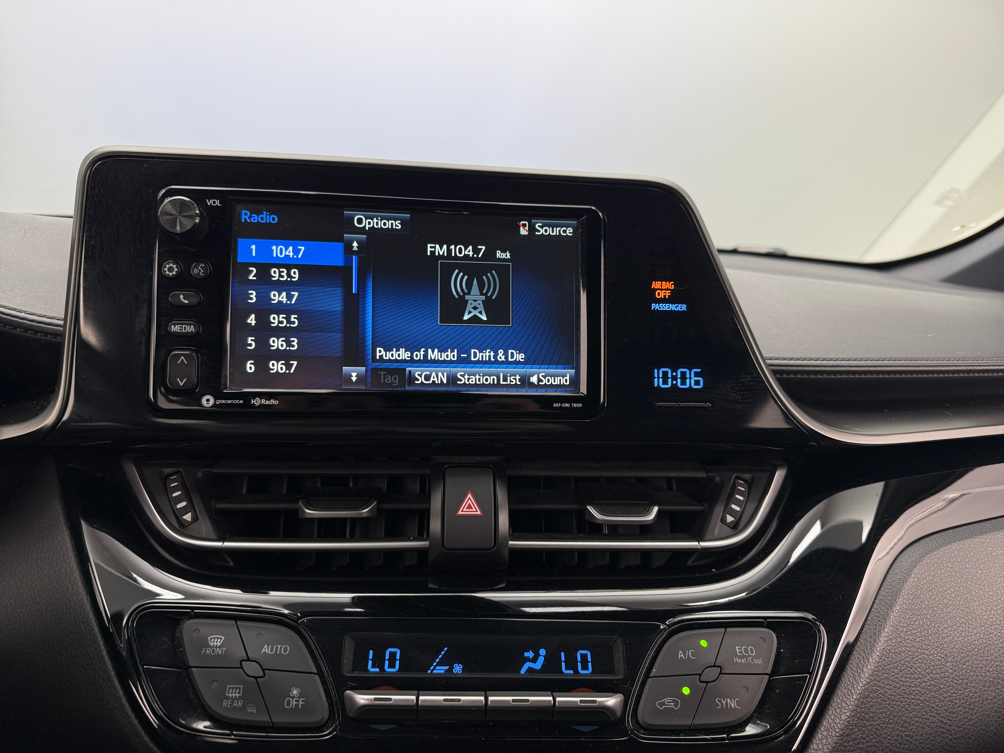 2018 Toyota C-HR XLE 4