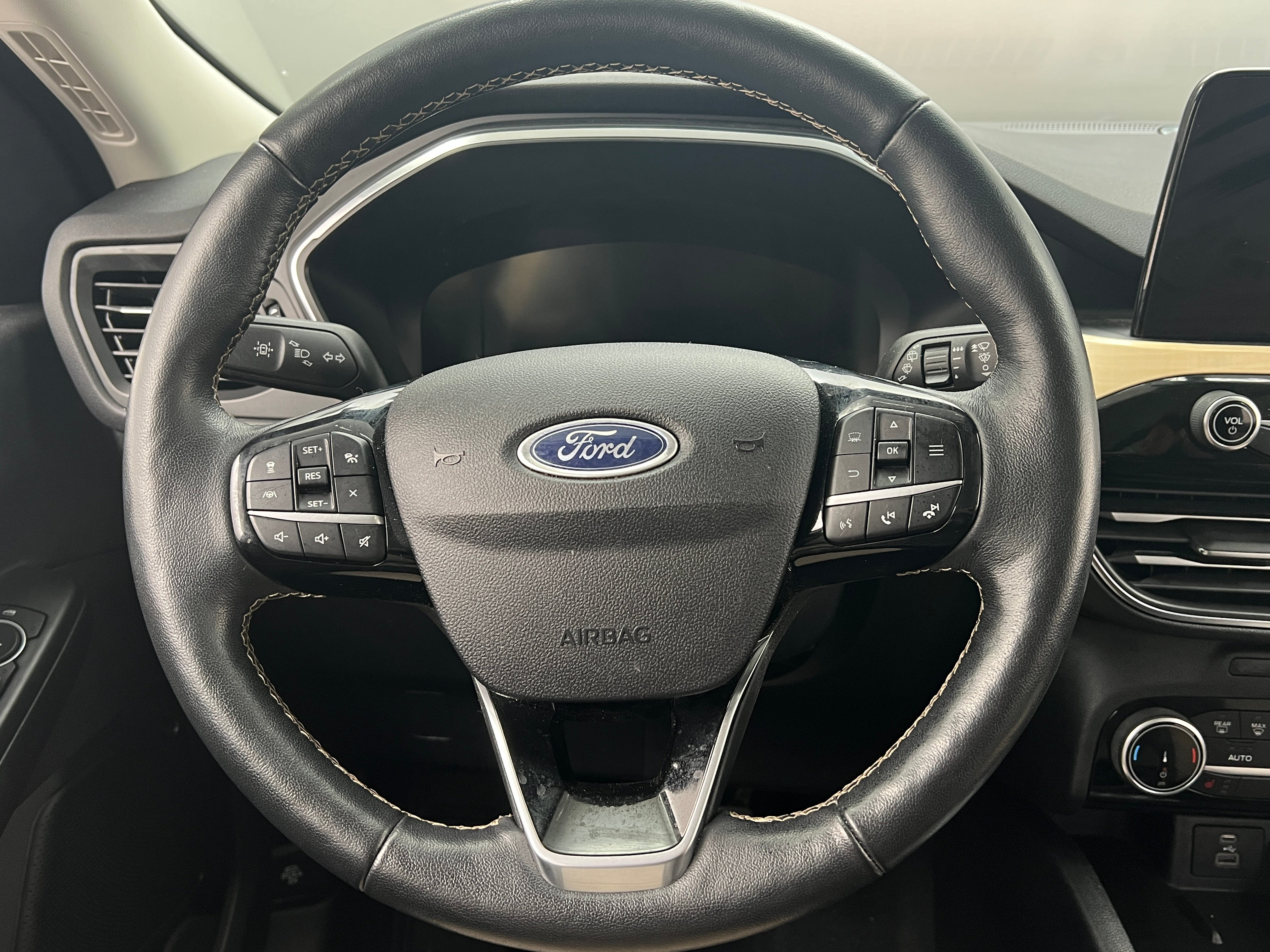 2022 Ford Escape Titanium 4