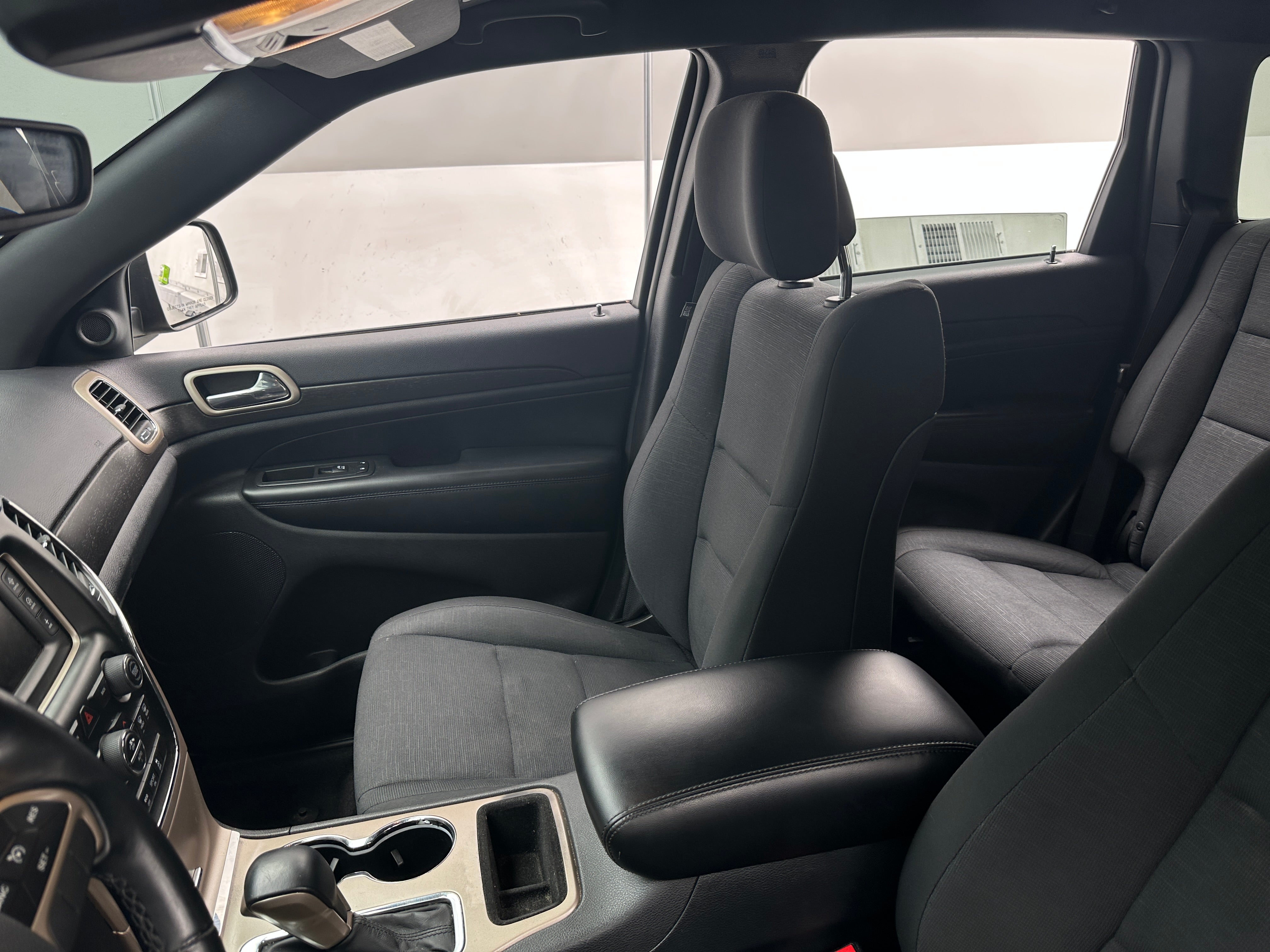 2017 Jeep Grand Cherokee Laredo 2