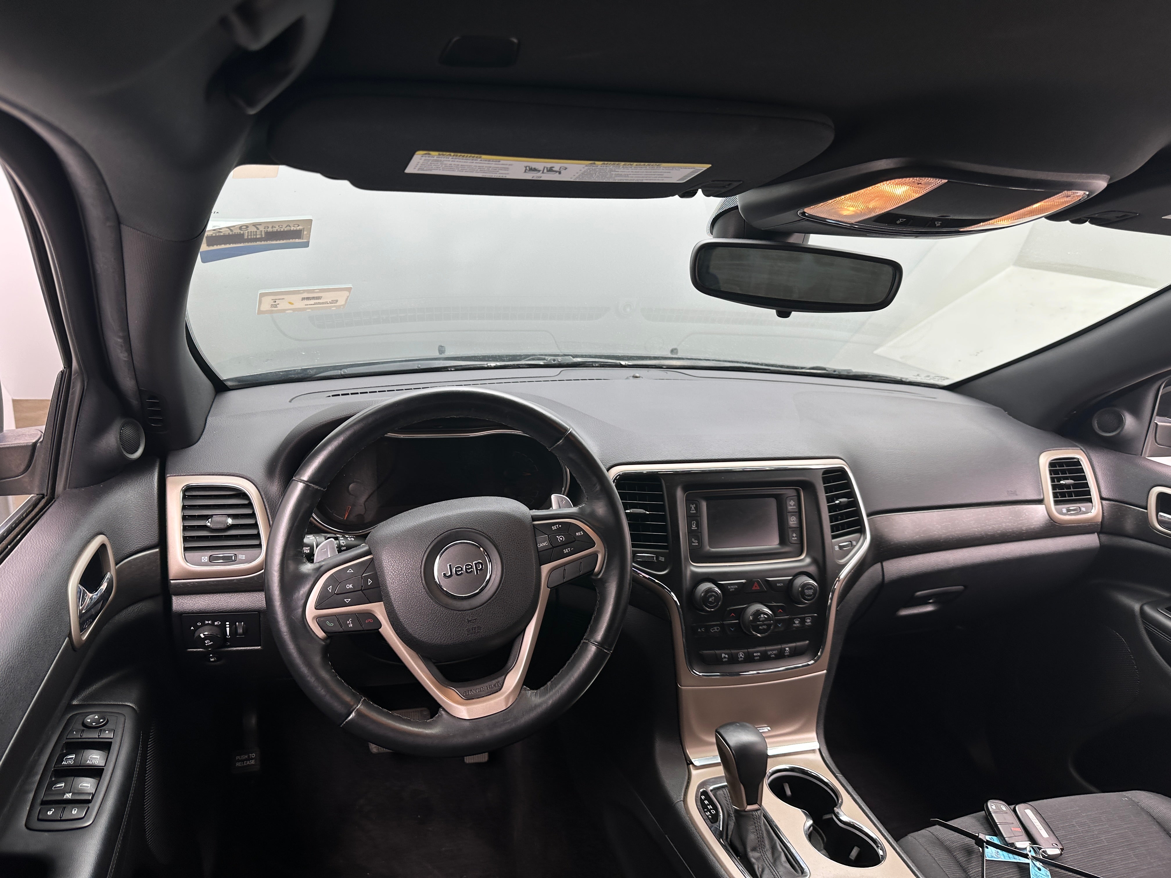 2017 Jeep Grand Cherokee Laredo 3