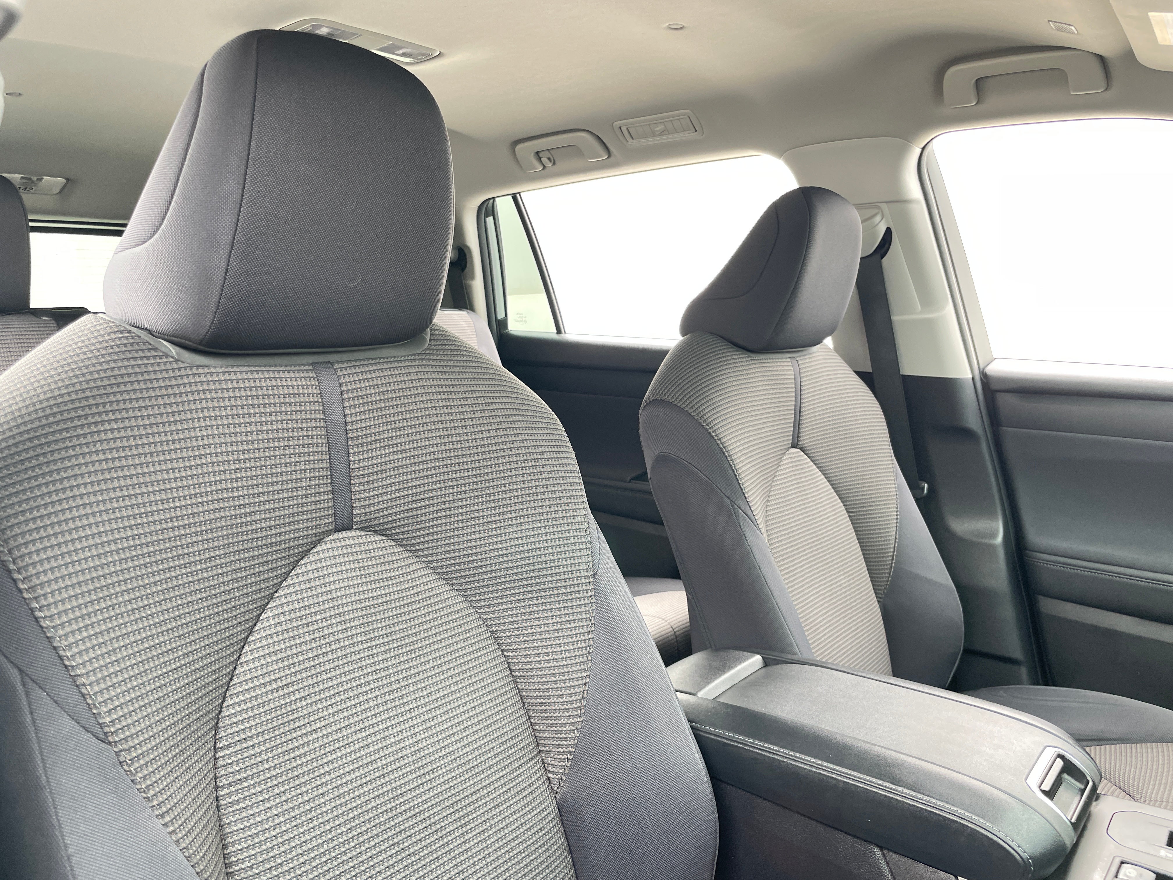 2023 Toyota Highlander L 2