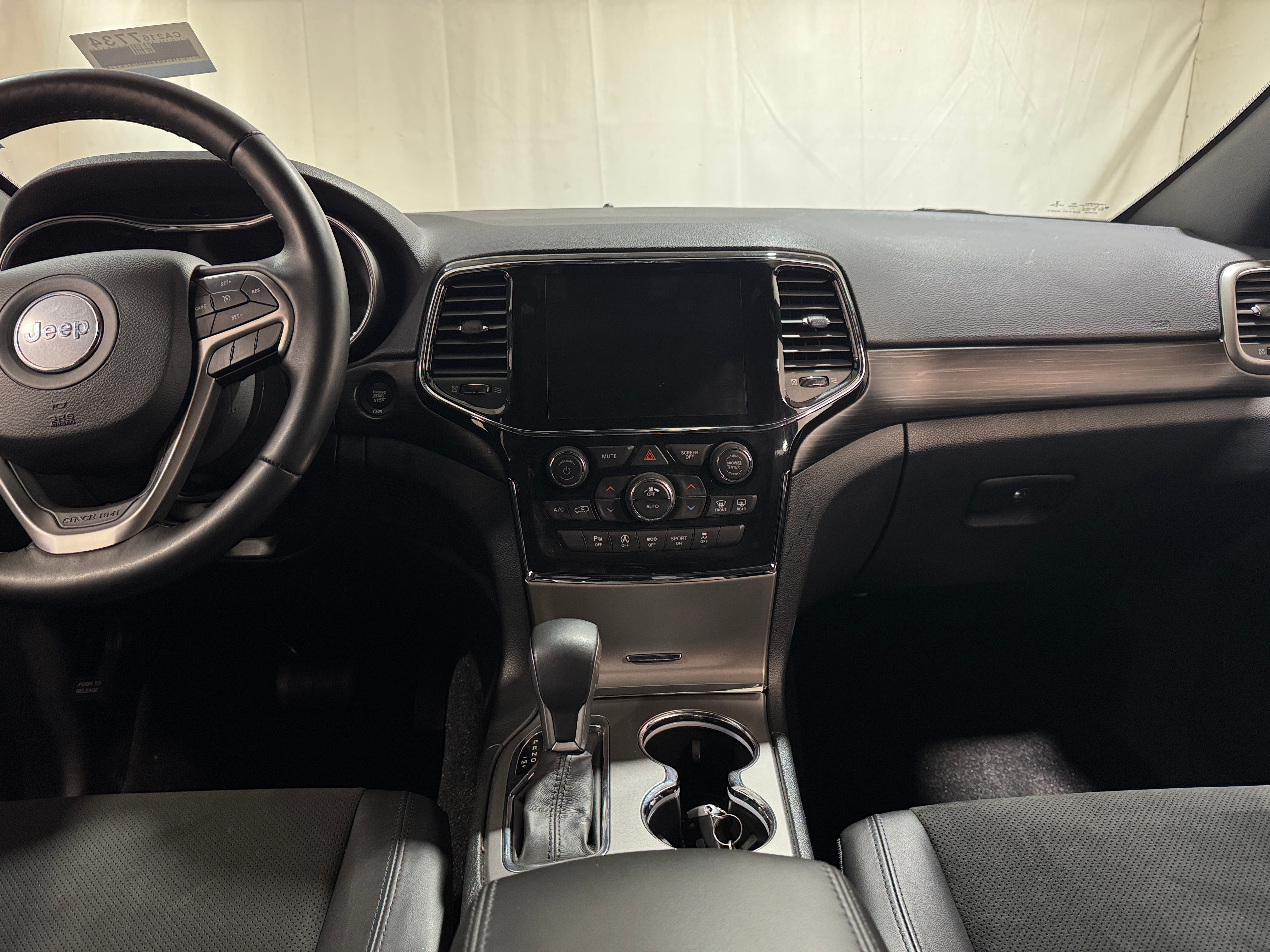 2021 Jeep Grand Cherokee Laredo 3
