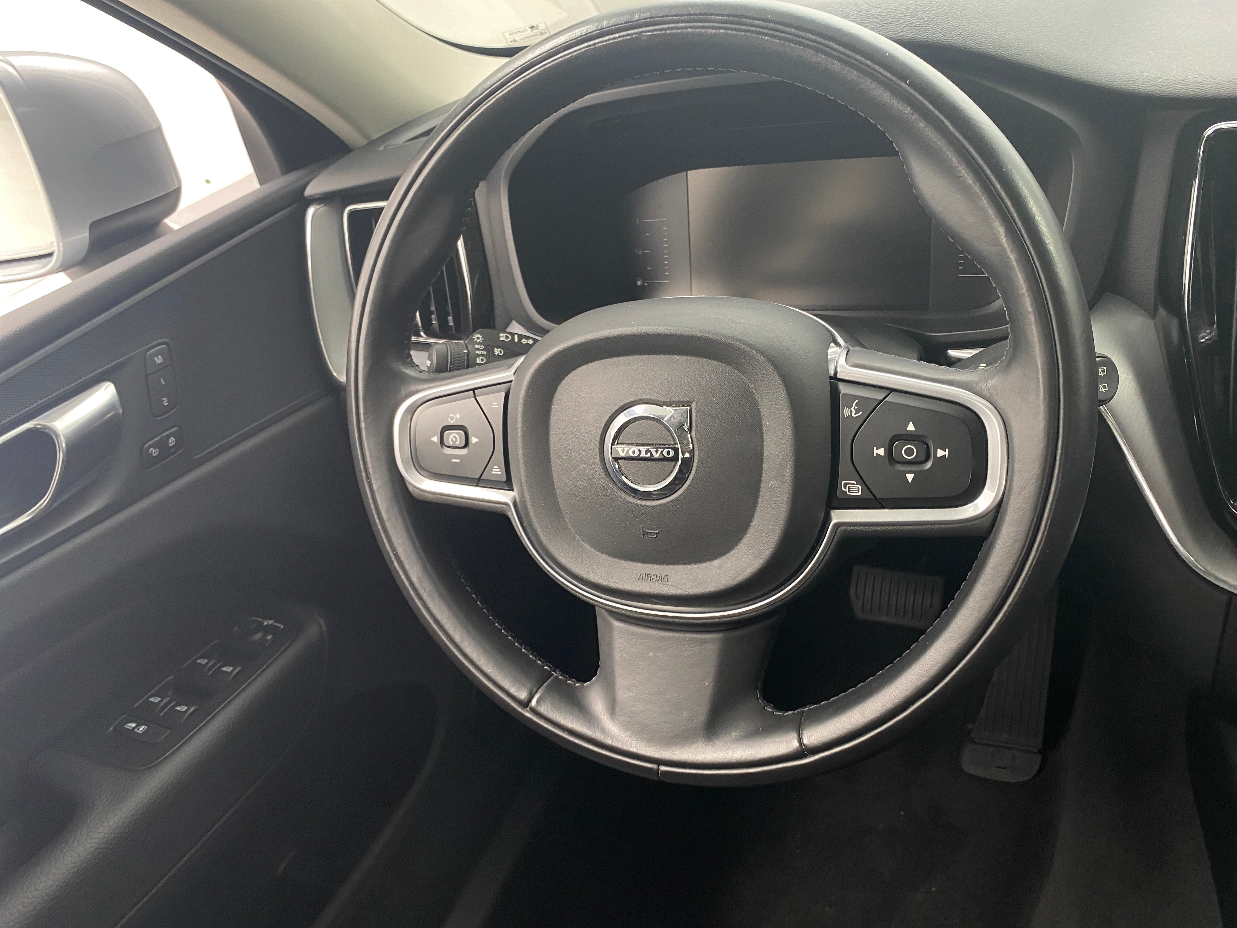 2018 Volvo XC60 T6 Momentum 4