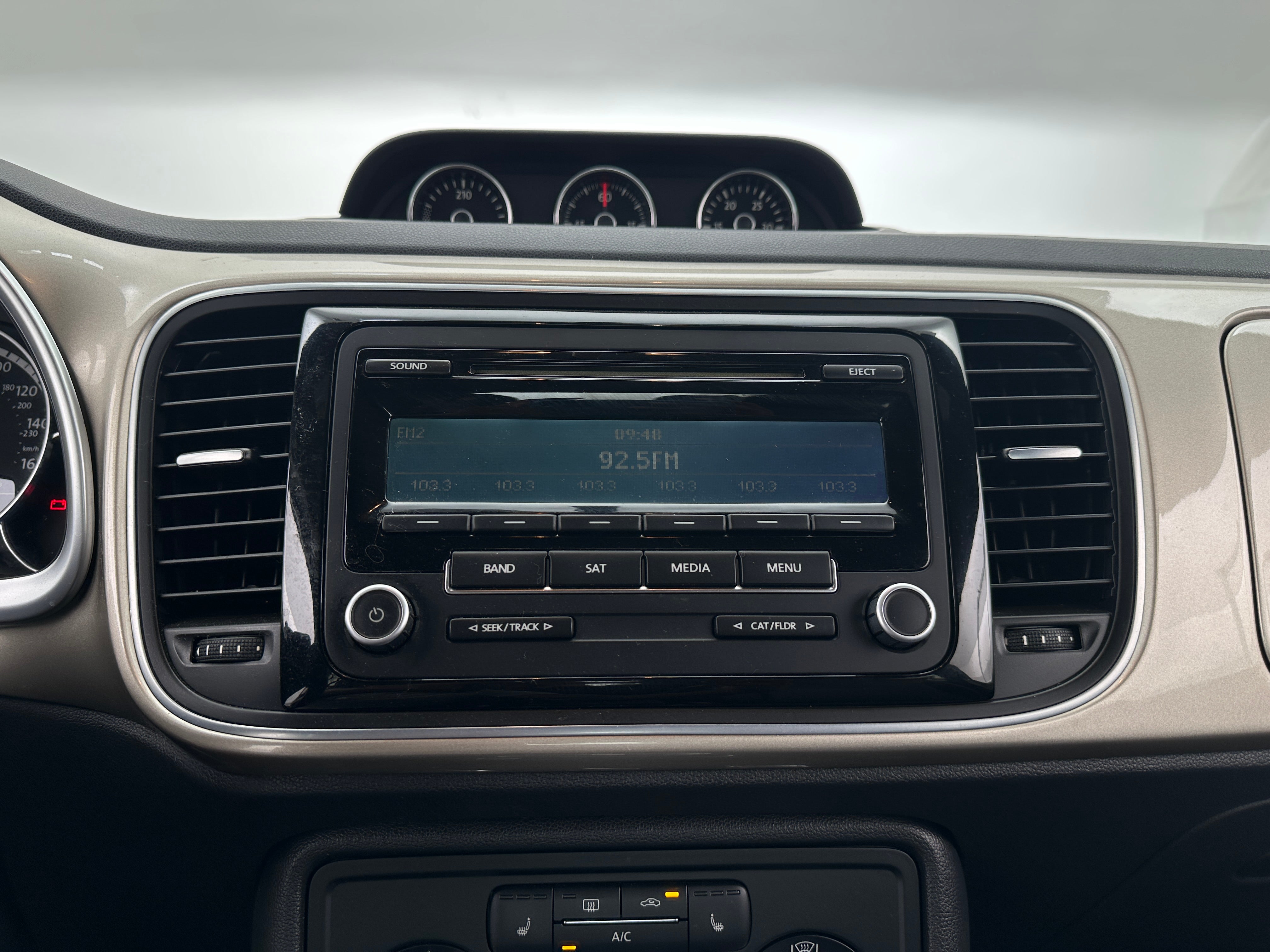 2013 Volkswagen Beetle  3