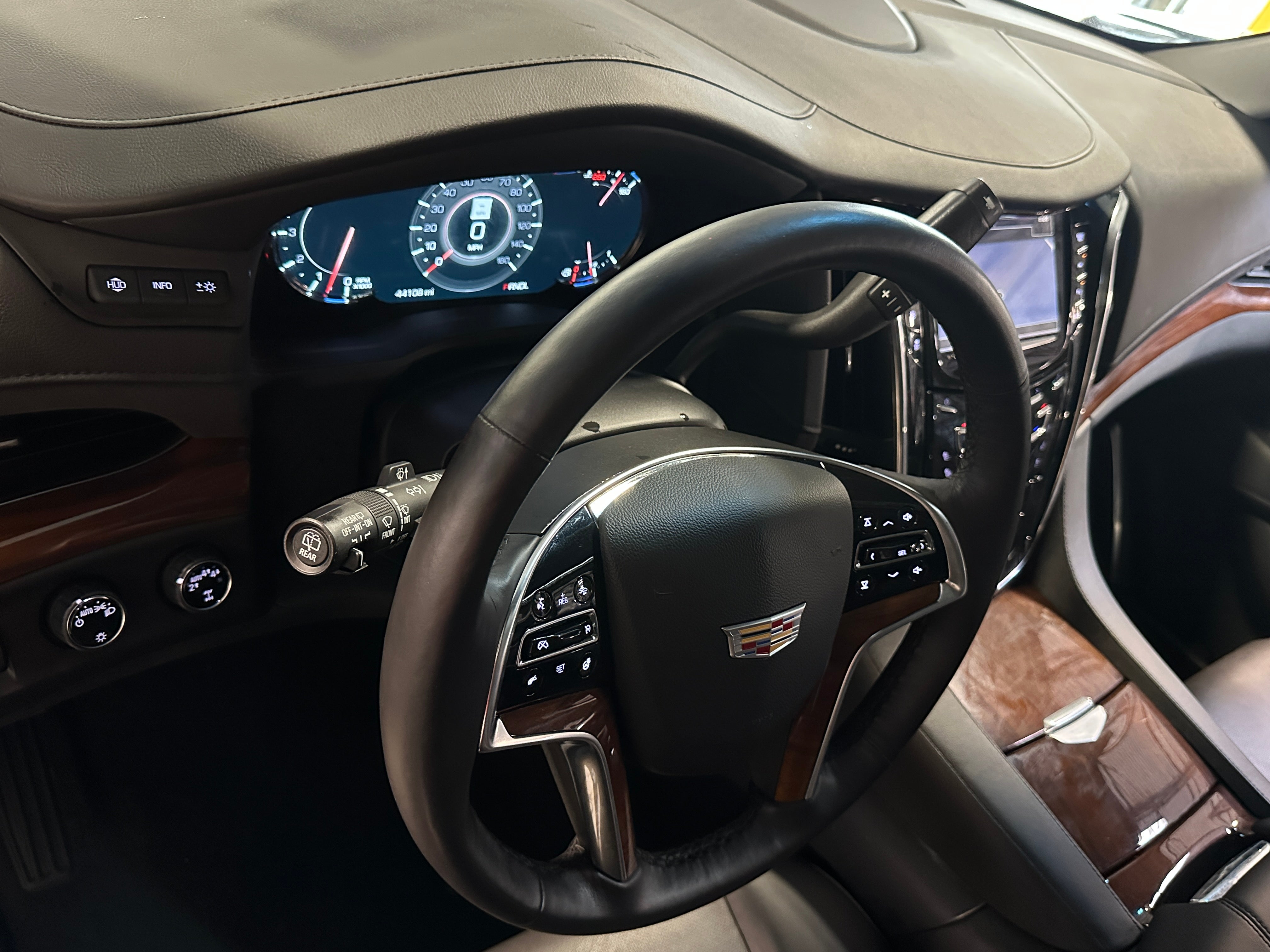 2017 Cadillac Escalade Luxury 2