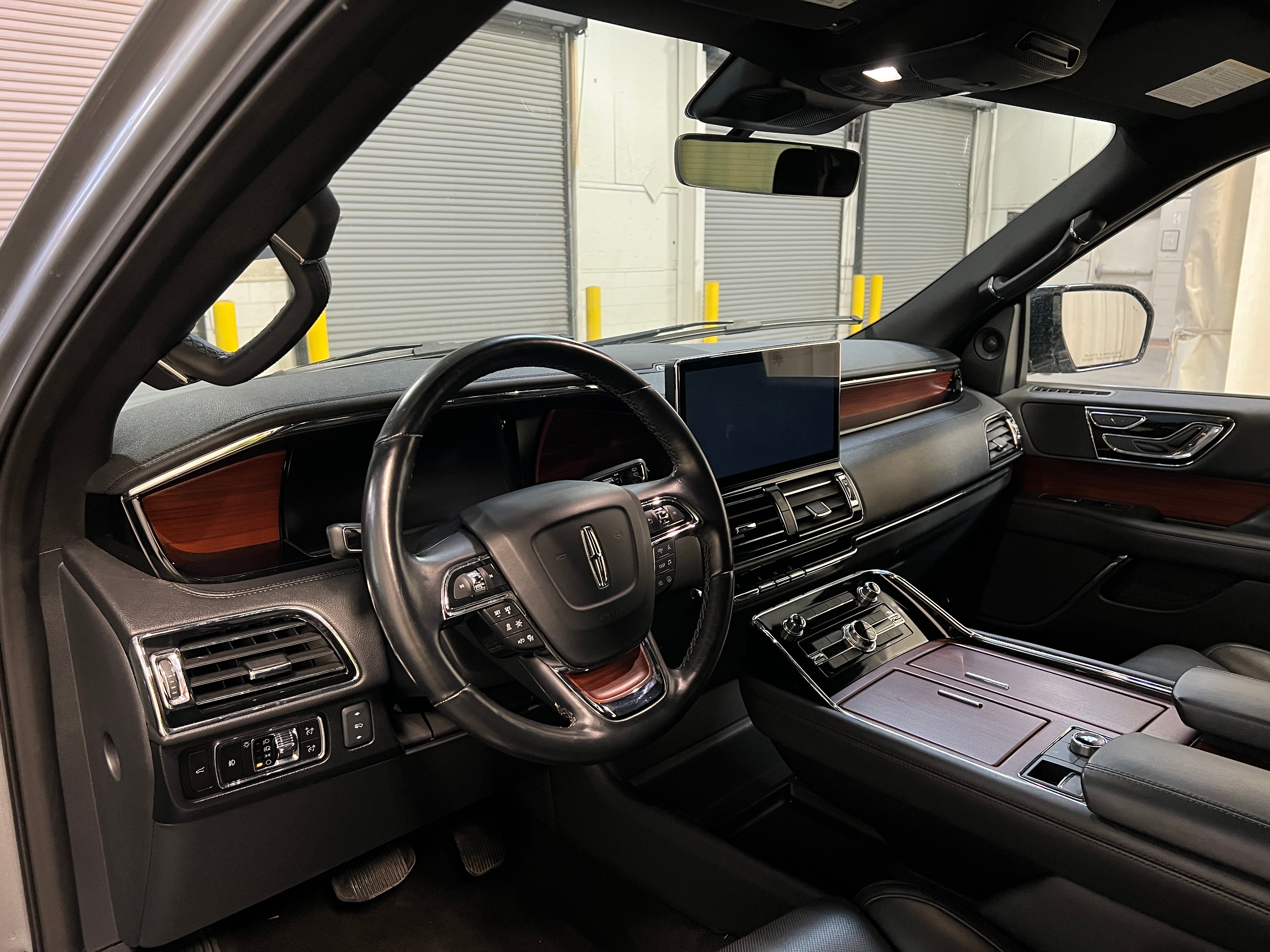 2023 Lincoln Navigator Standard 2