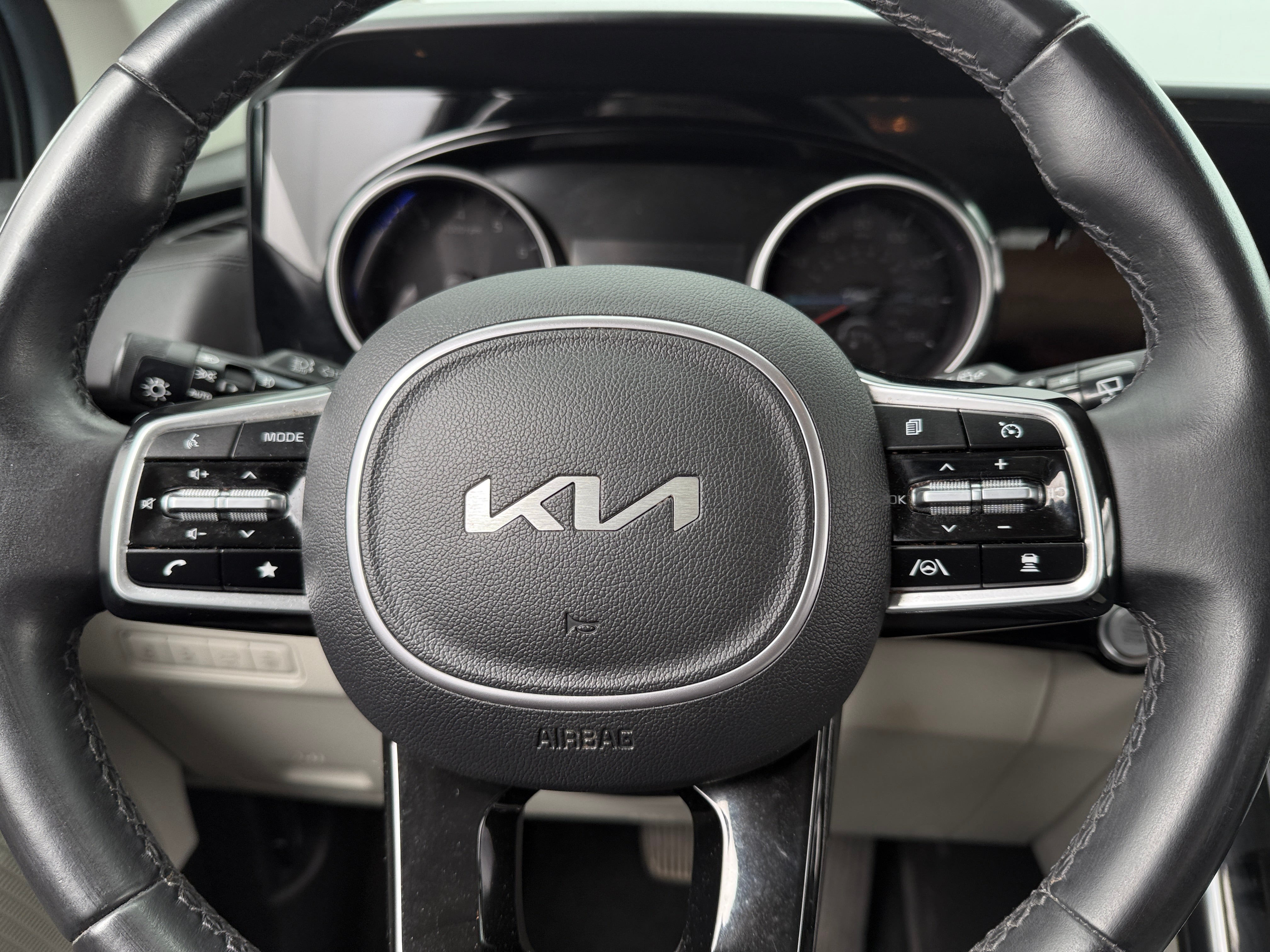2022 Kia Carnival SX 4