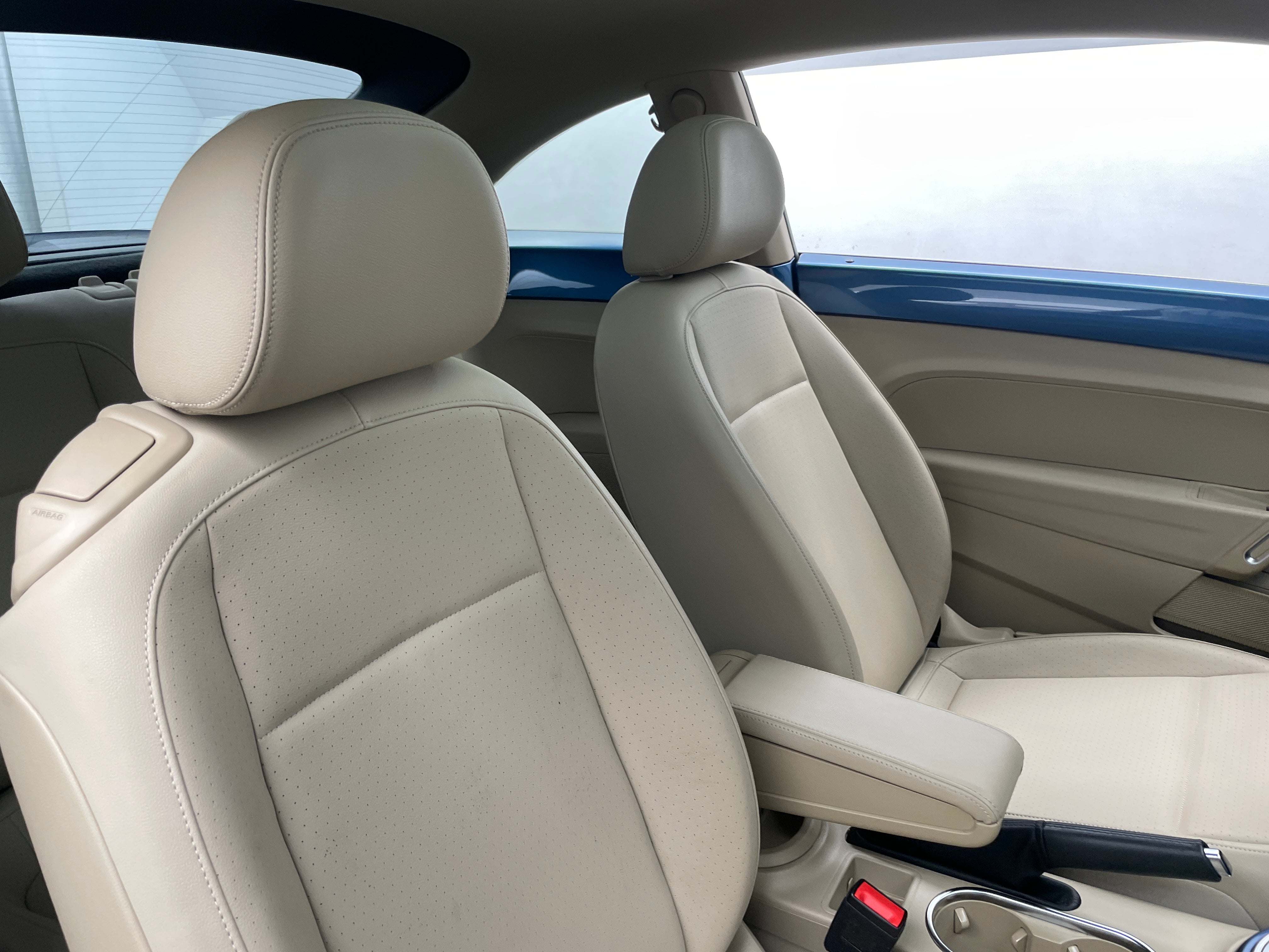 2019 Volkswagen Beetle SE 2
