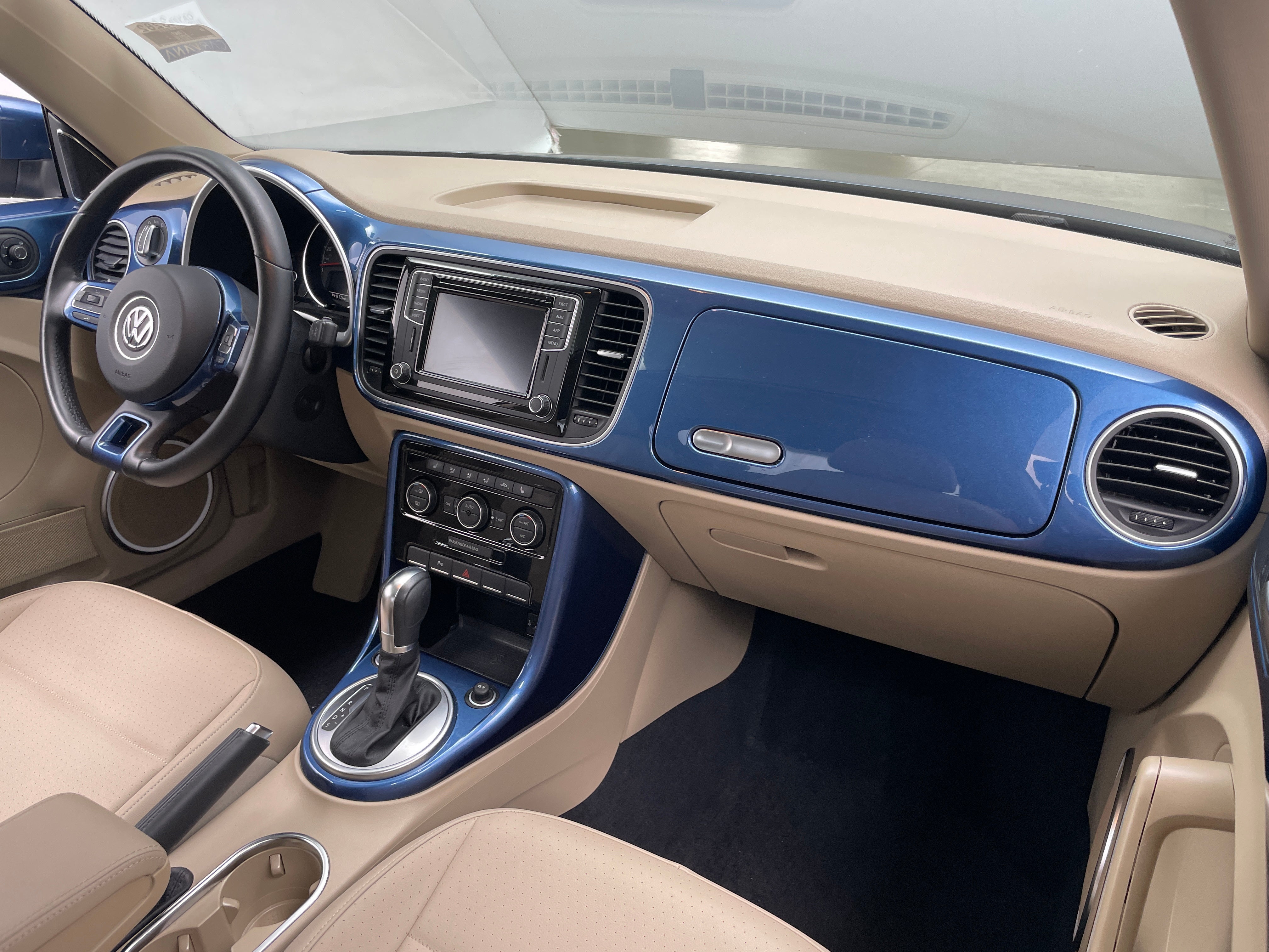 2019 Volkswagen Beetle SE 3