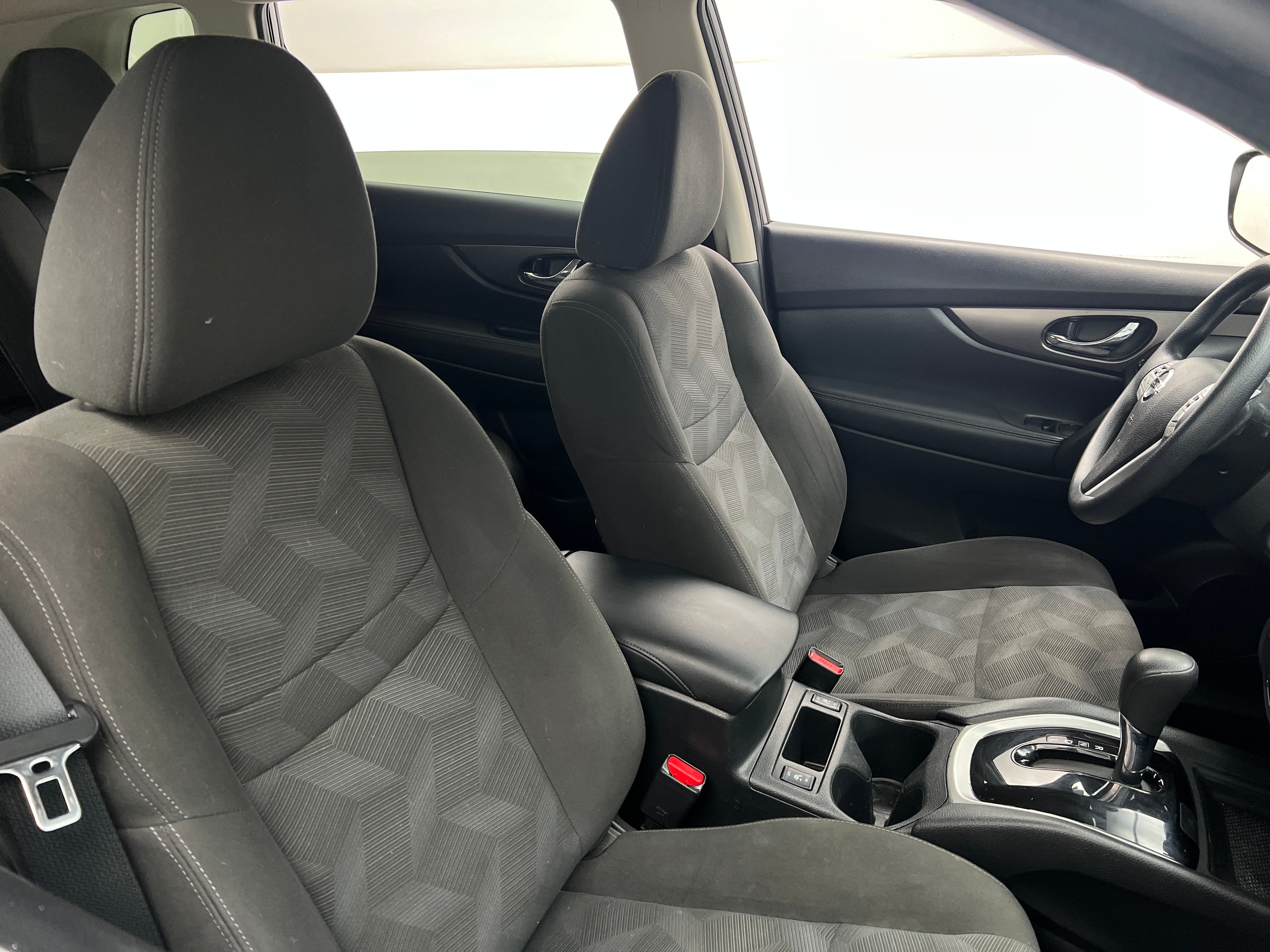 2016 Nissan Rogue SV 2