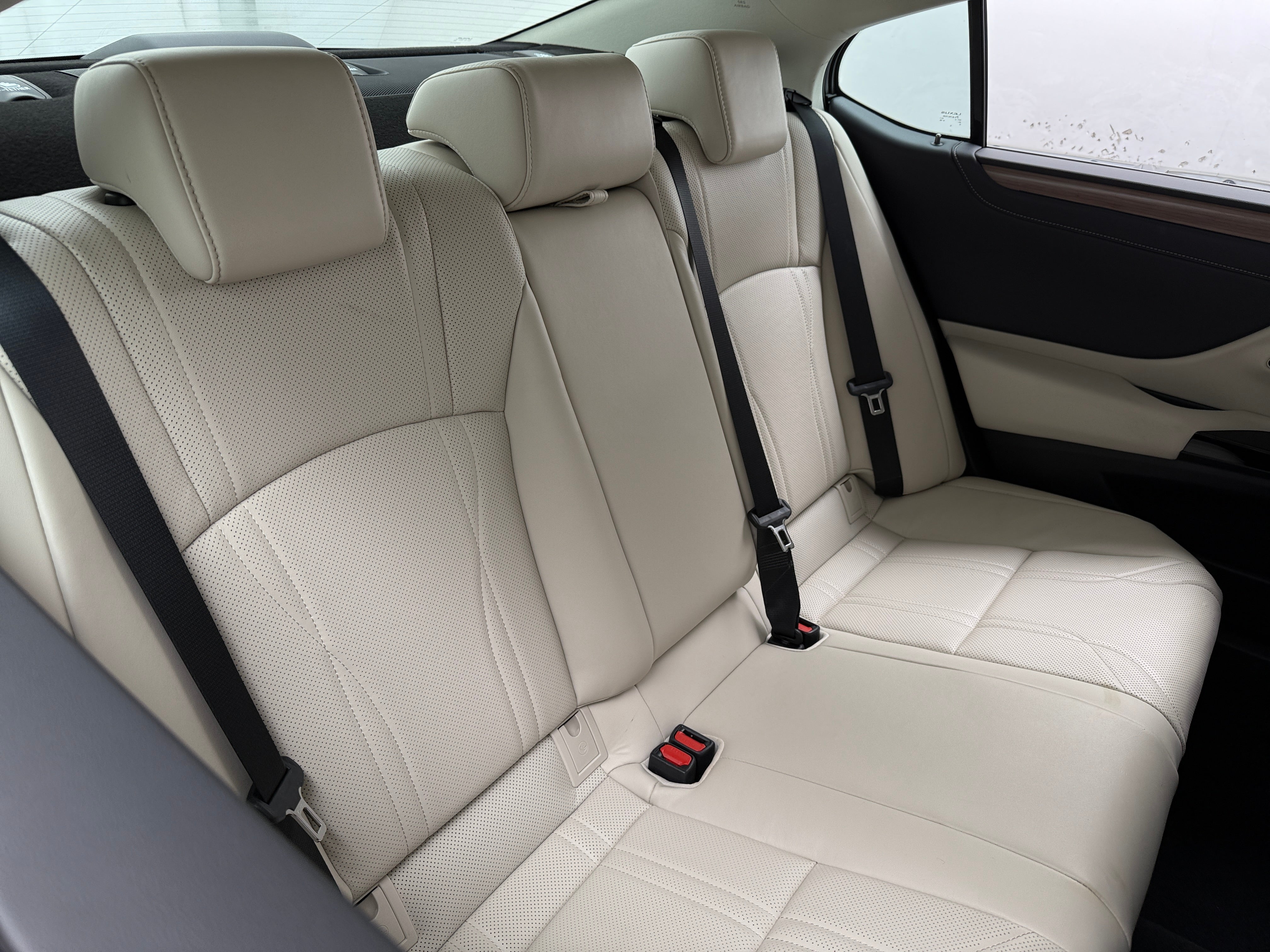 2024 Lexus ES Hybrid 300h Luxury 5