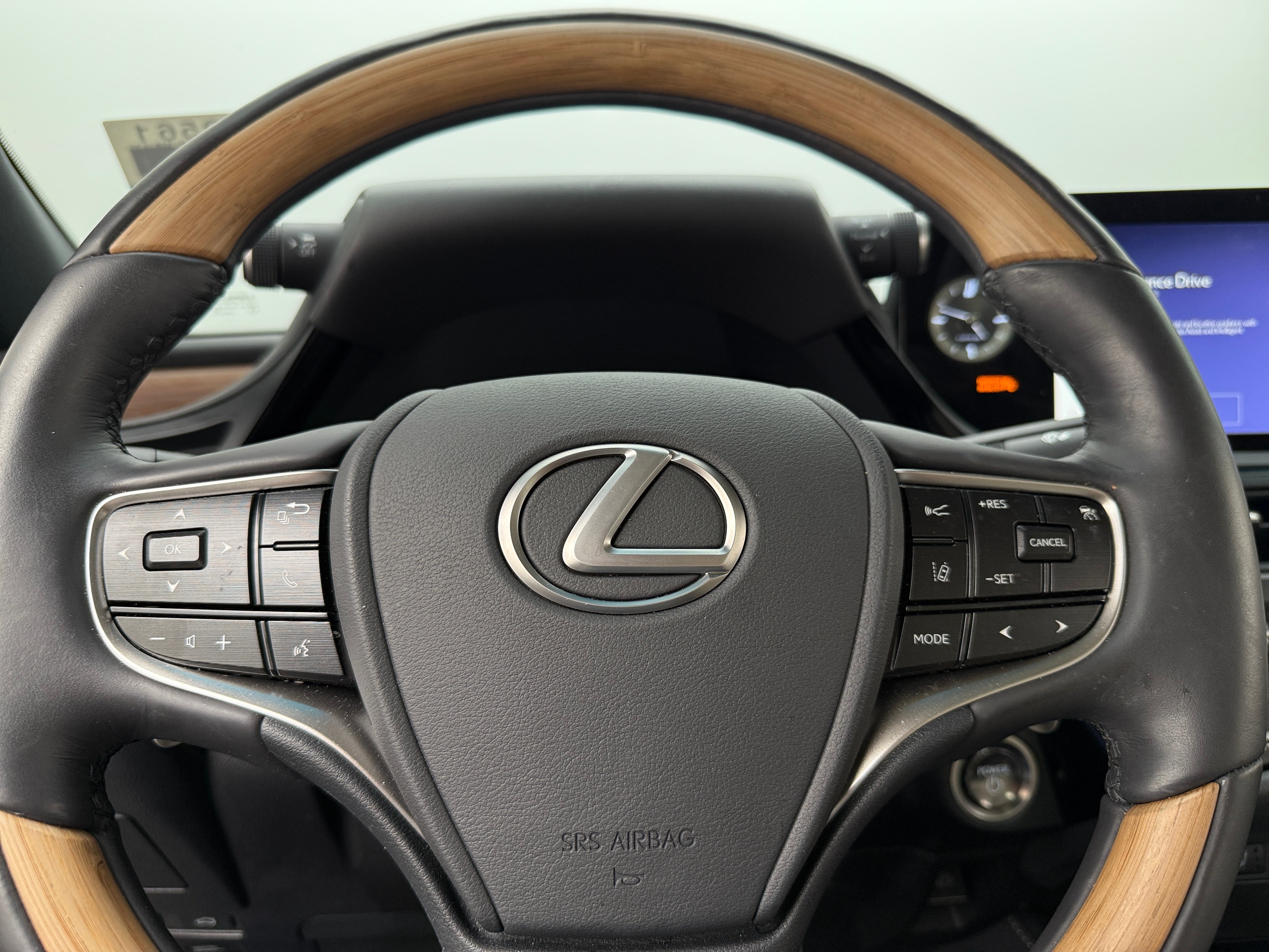 2024 Lexus ES Hybrid 300h Luxury 4