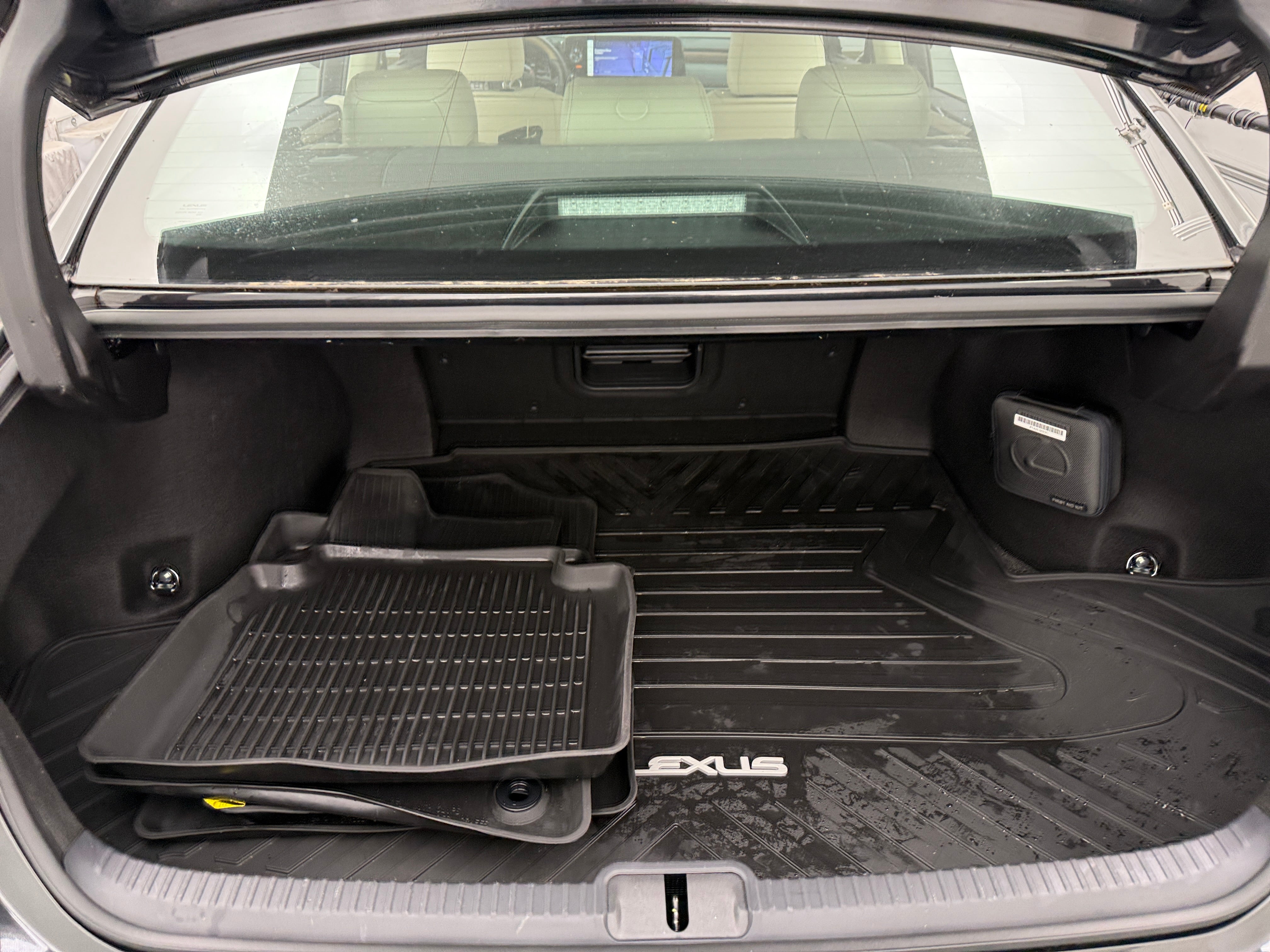 2024 Lexus ES Hybrid 300h Luxury 6