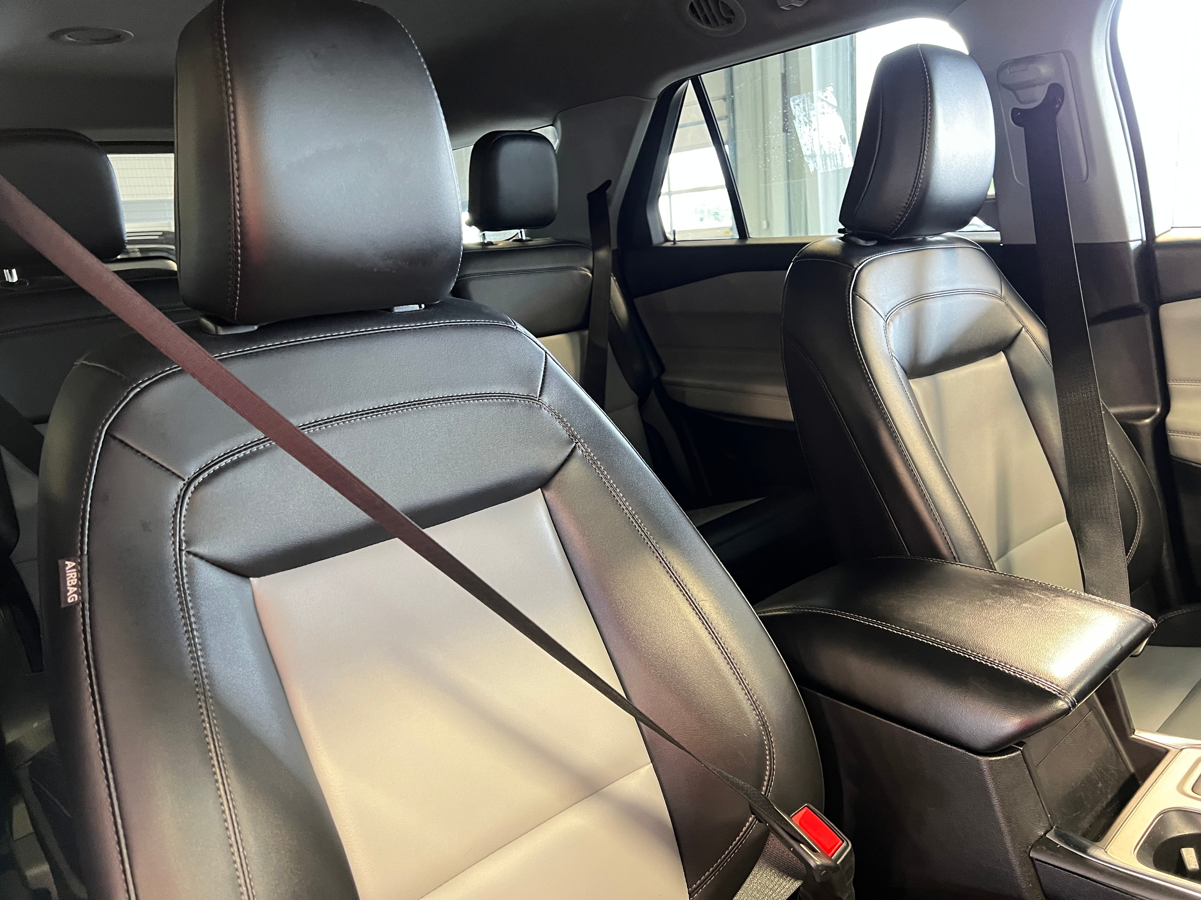 2022 Ford Explorer XLT 2