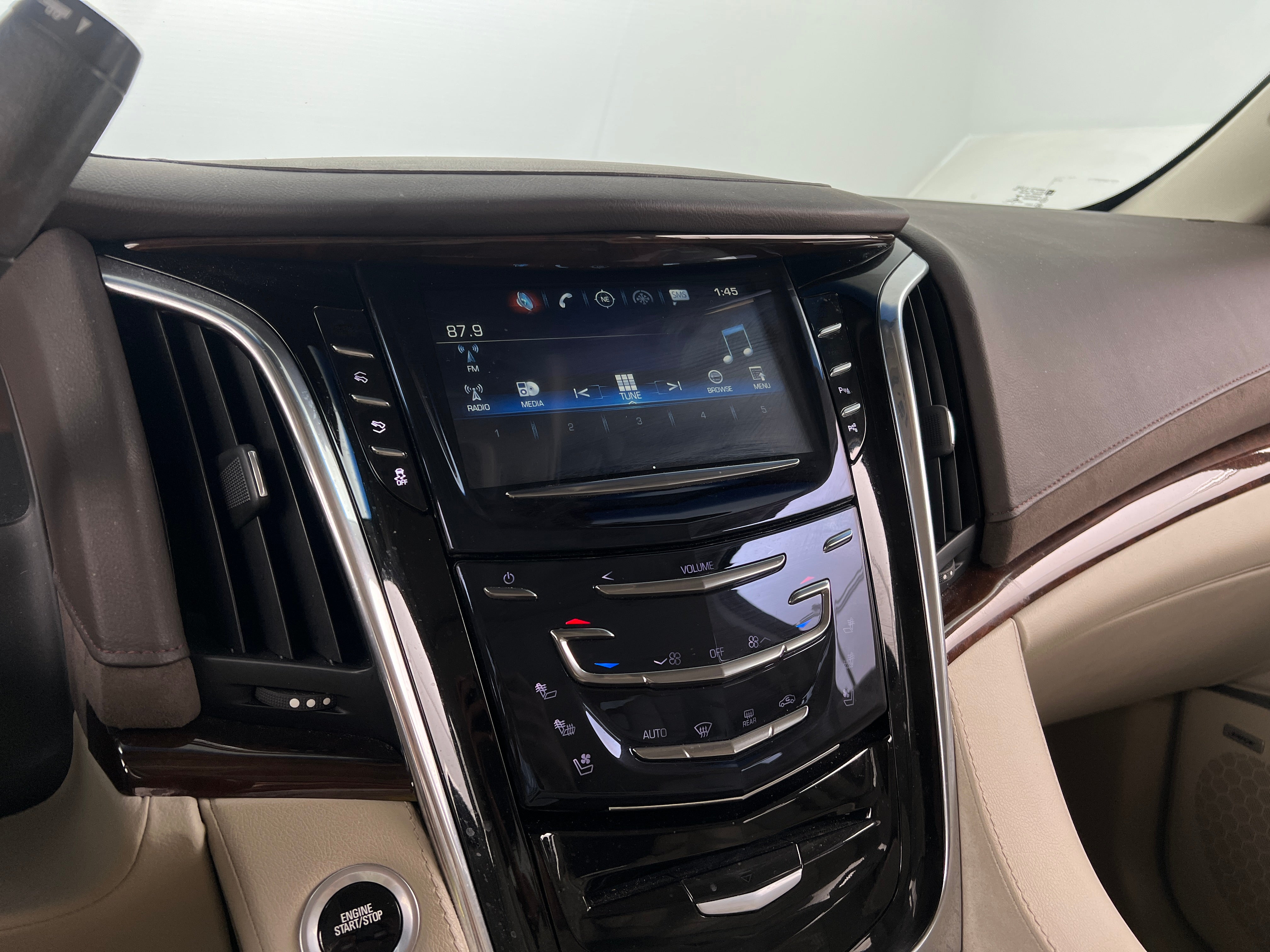 2017 Cadillac Escalade Luxury 3