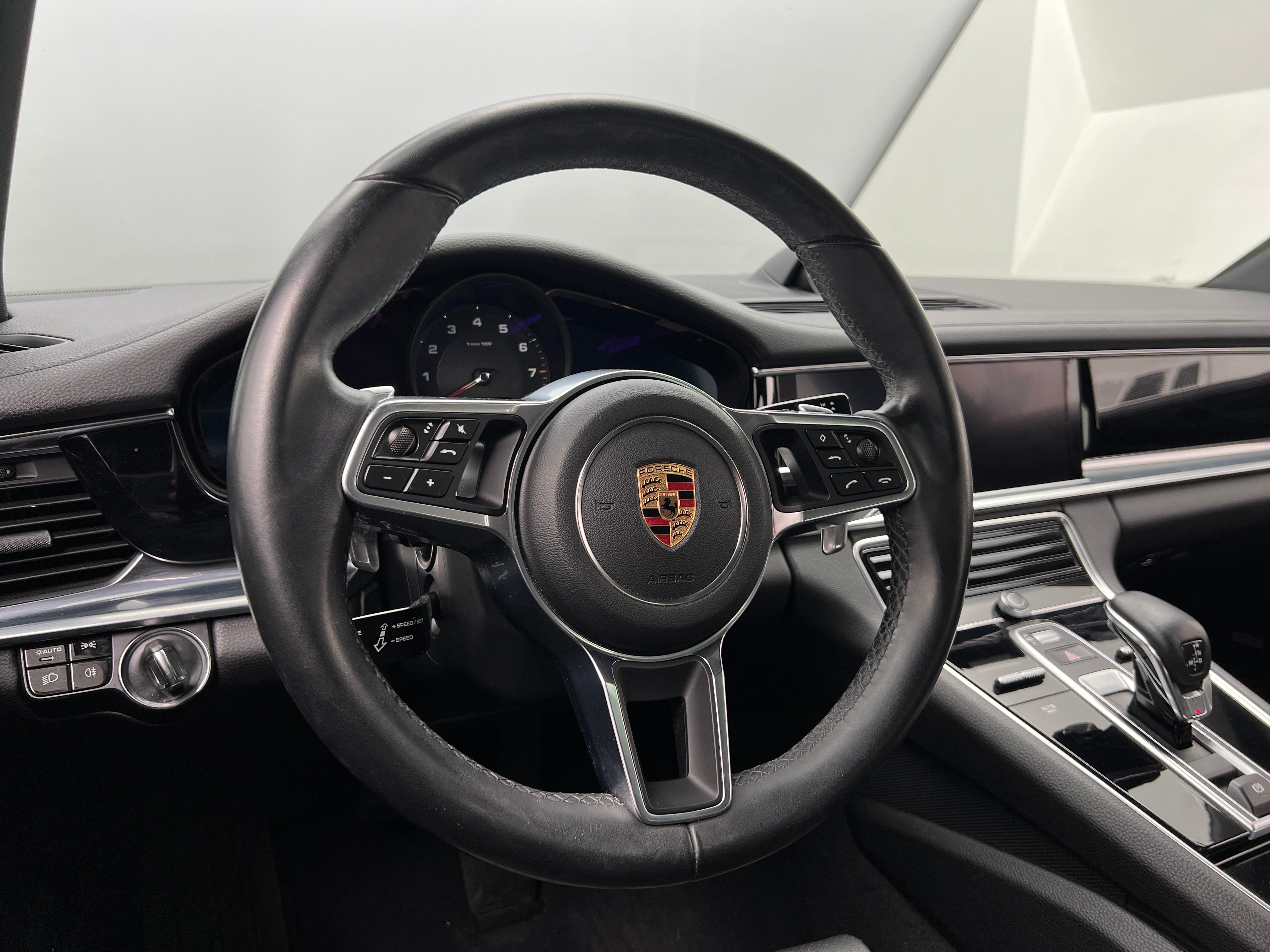 2018 Porsche Panamera Base 4
