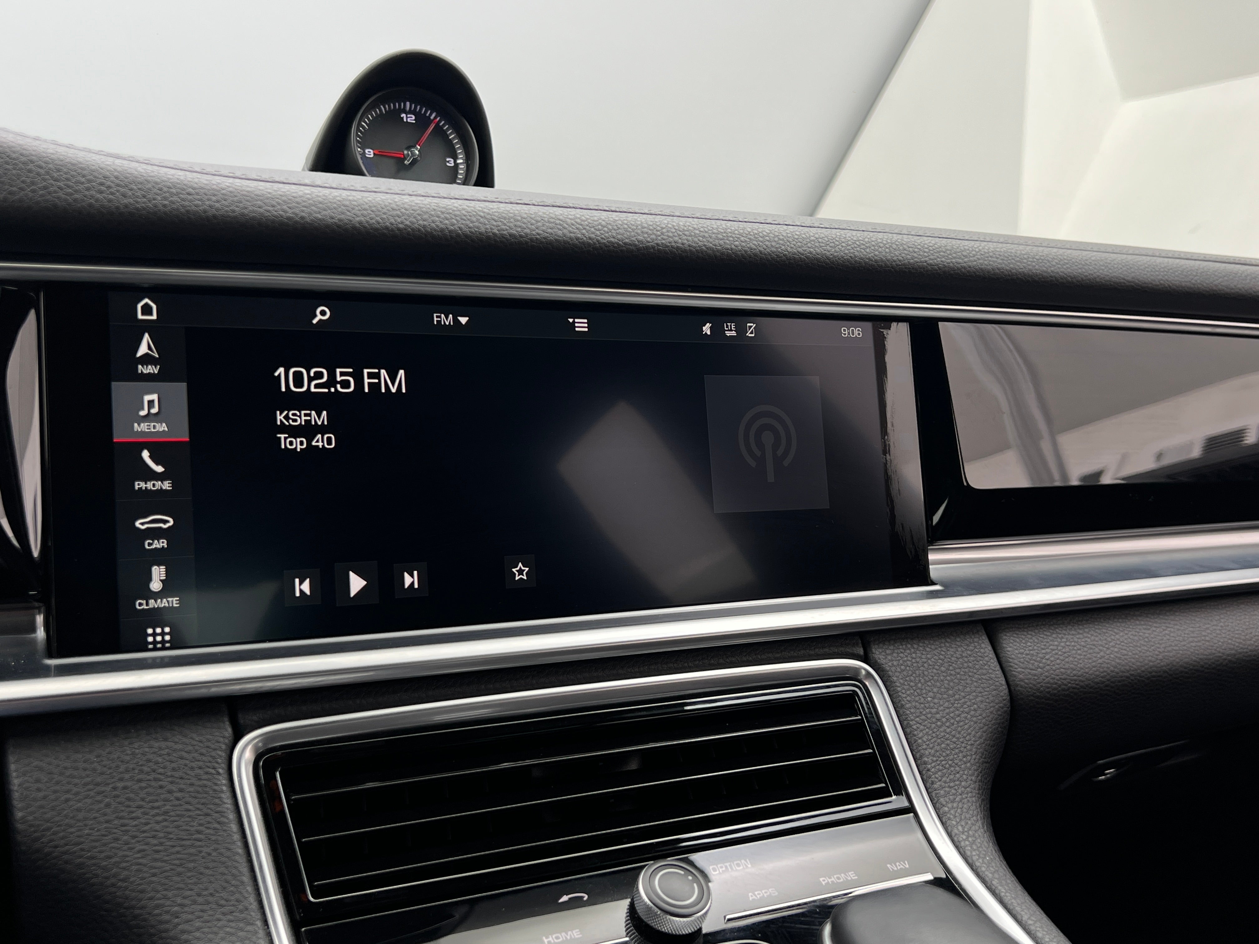2018 Porsche Panamera Base 3
