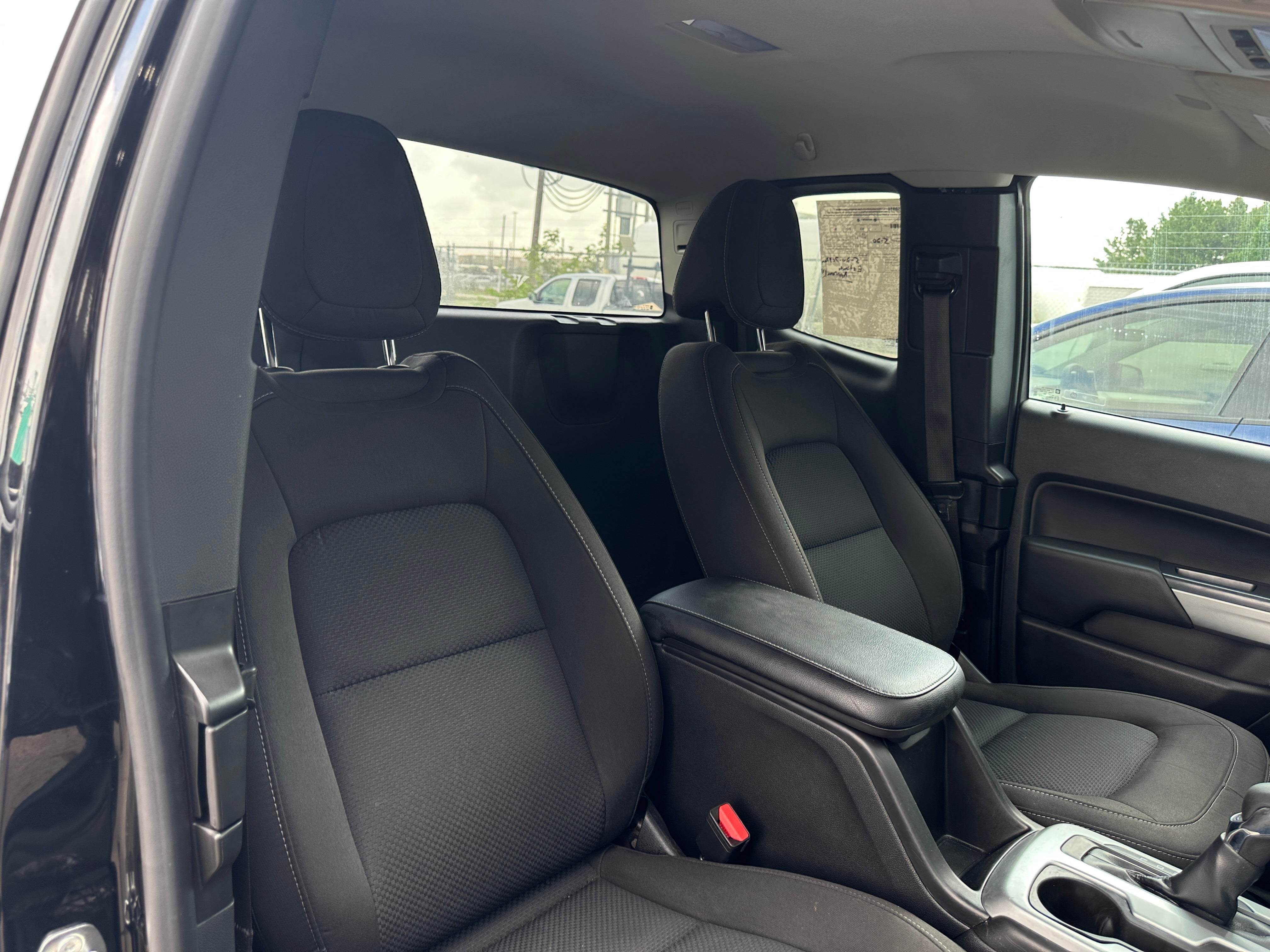2022 Chevrolet Colorado LT 2