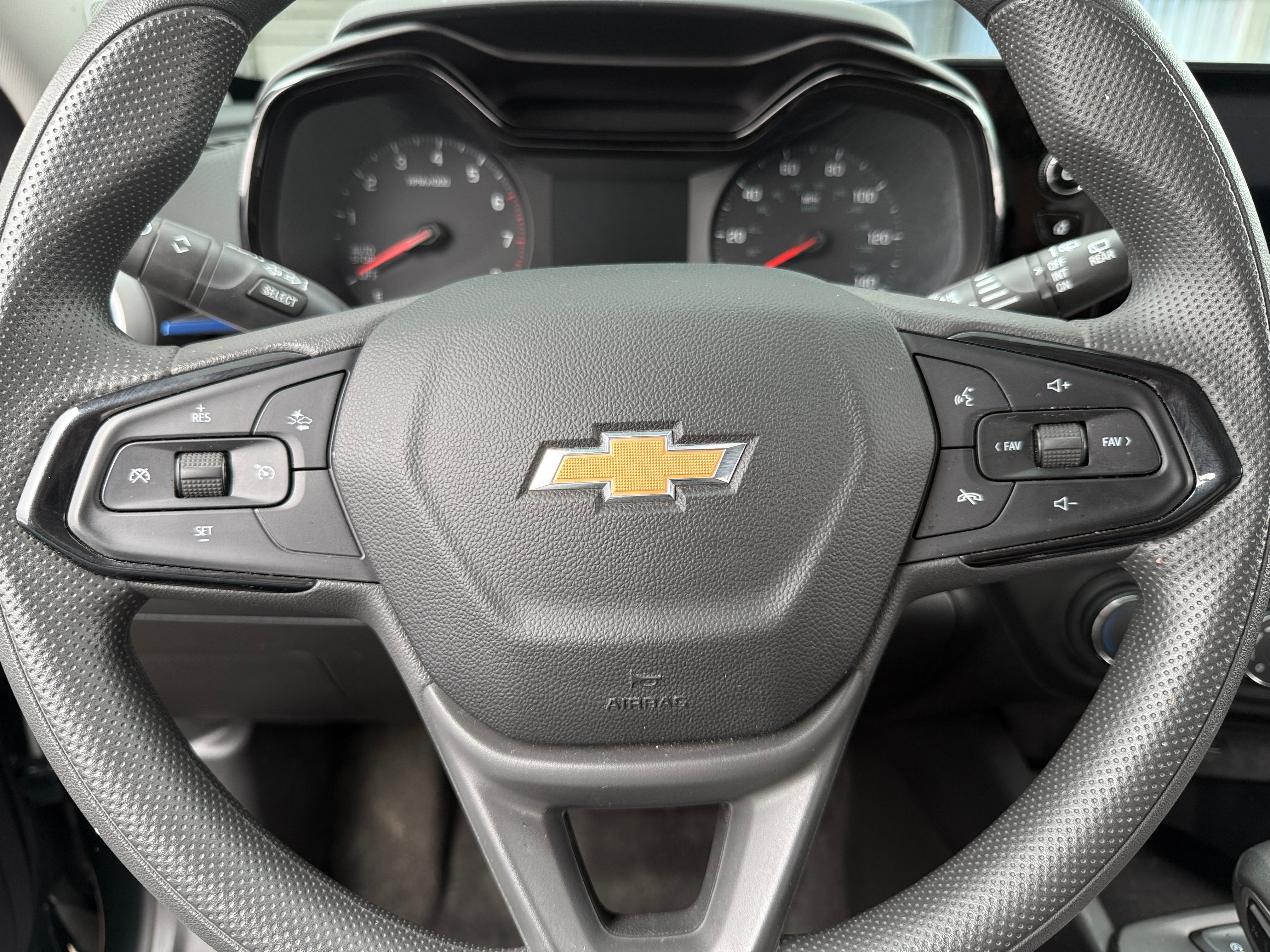 2025 Chevrolet Trax LS 5